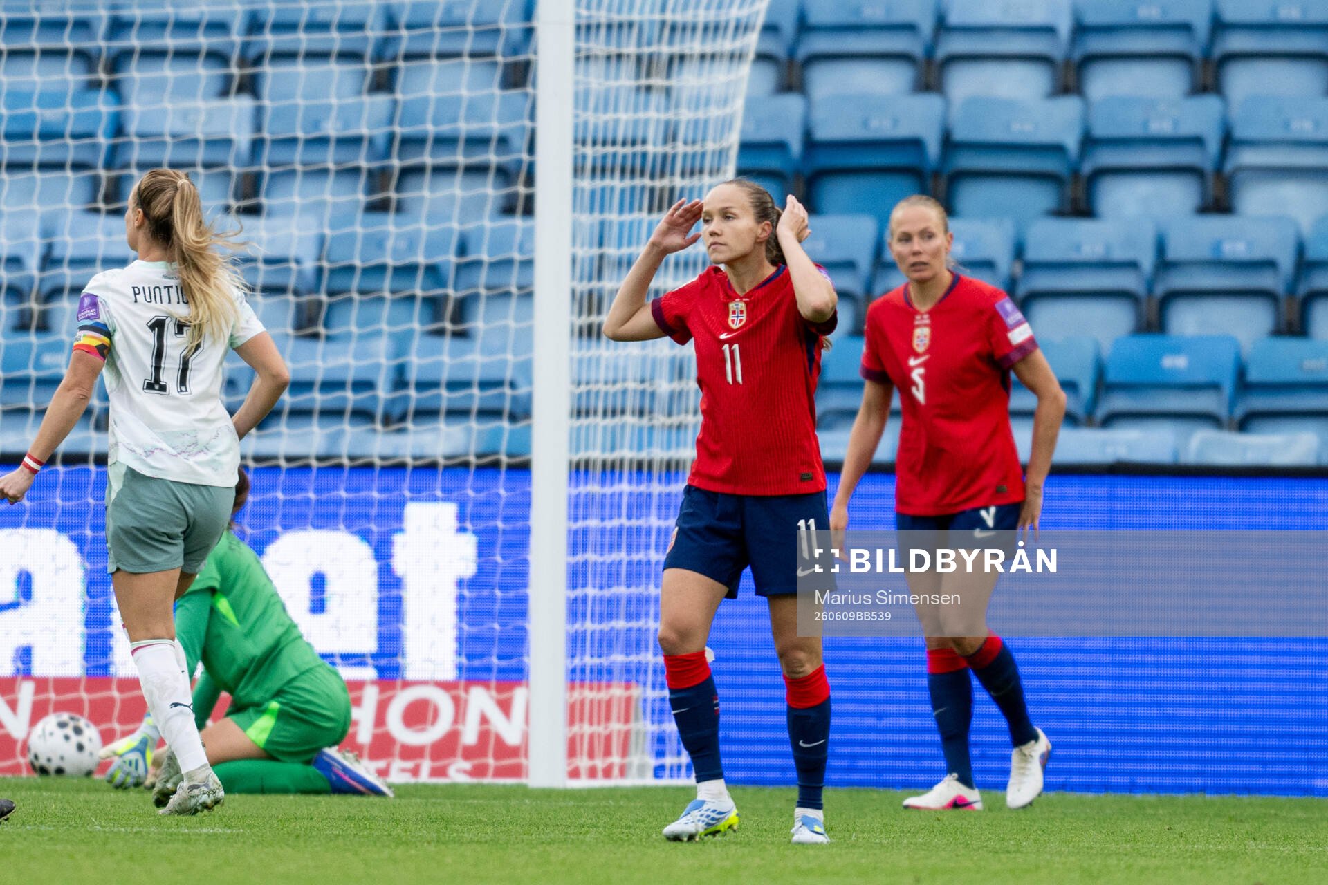 Thea Bjelde looks dejected