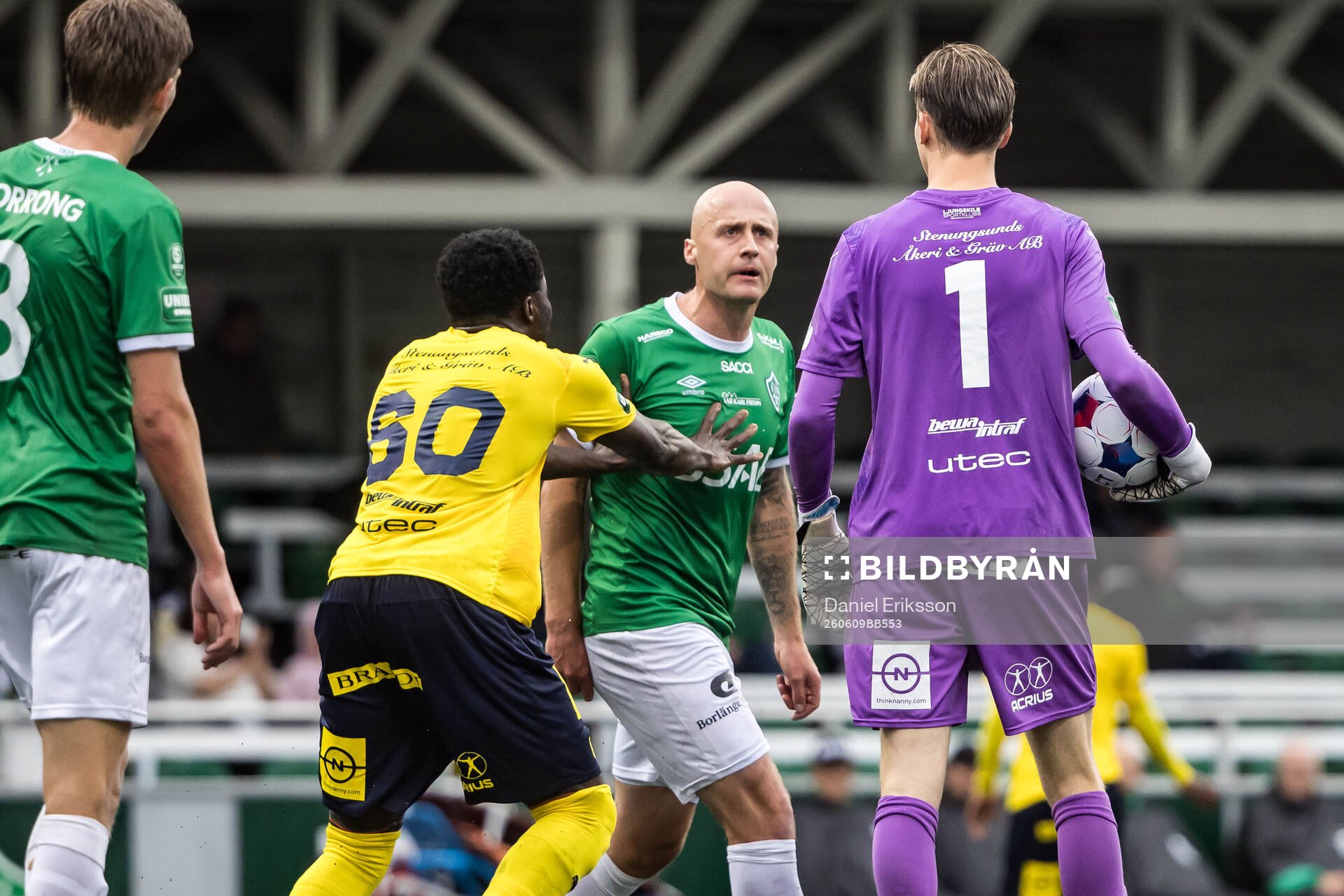 Ljungskiles Gideon Mensah och Brages Anton Lundin och