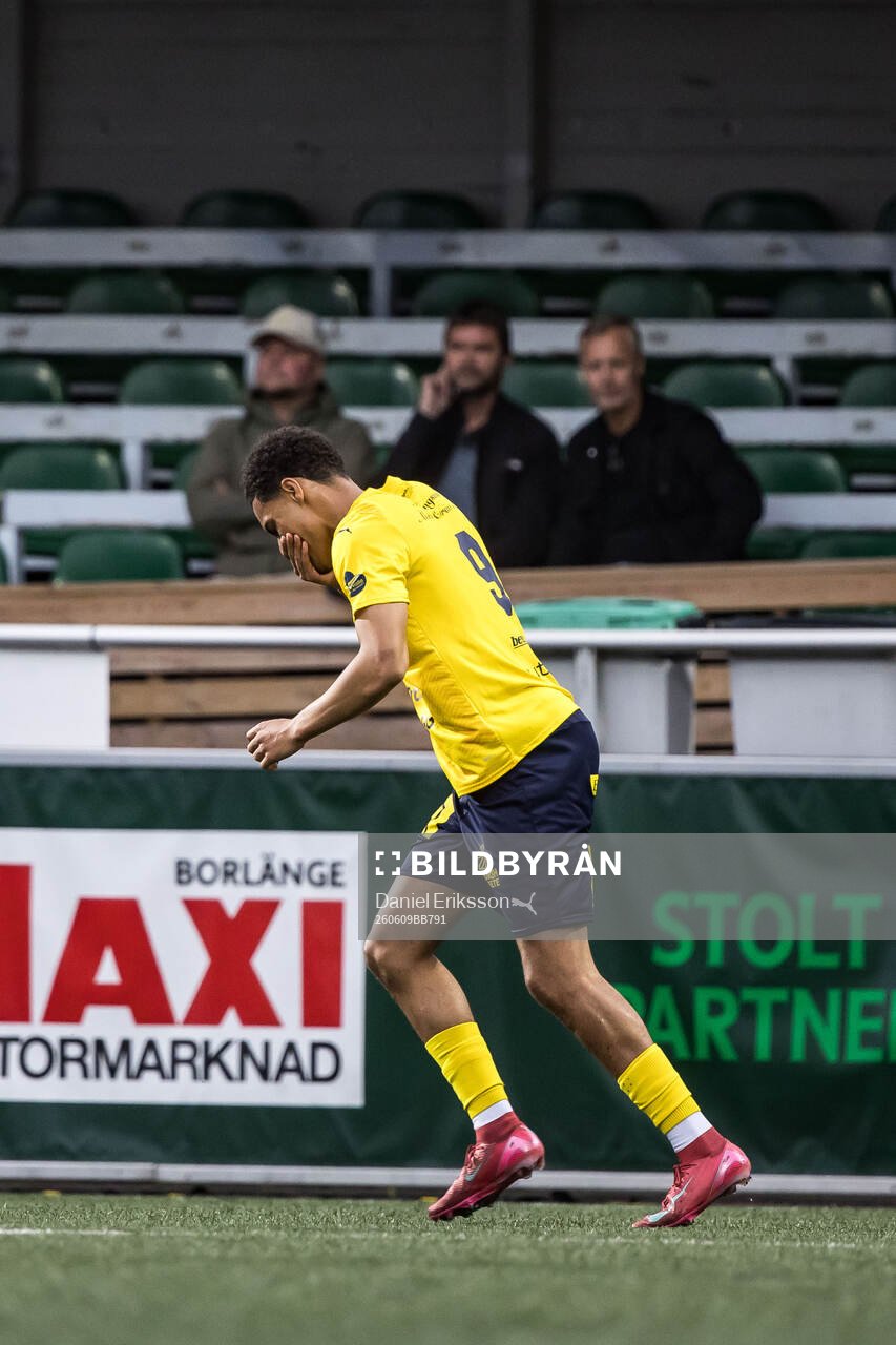 Under fotbollsmatchen i Superettan mellan Brage och