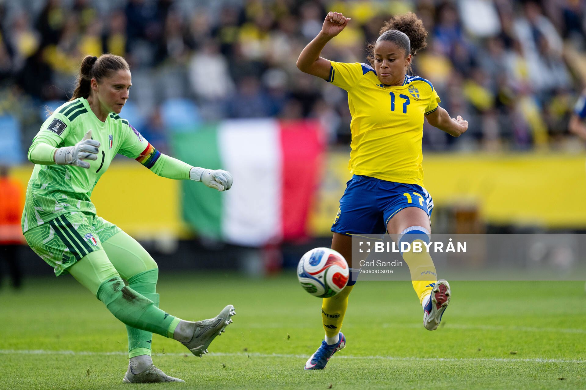Goalkeeper Laura Giuliani of Italy and Felicia Schröder of
