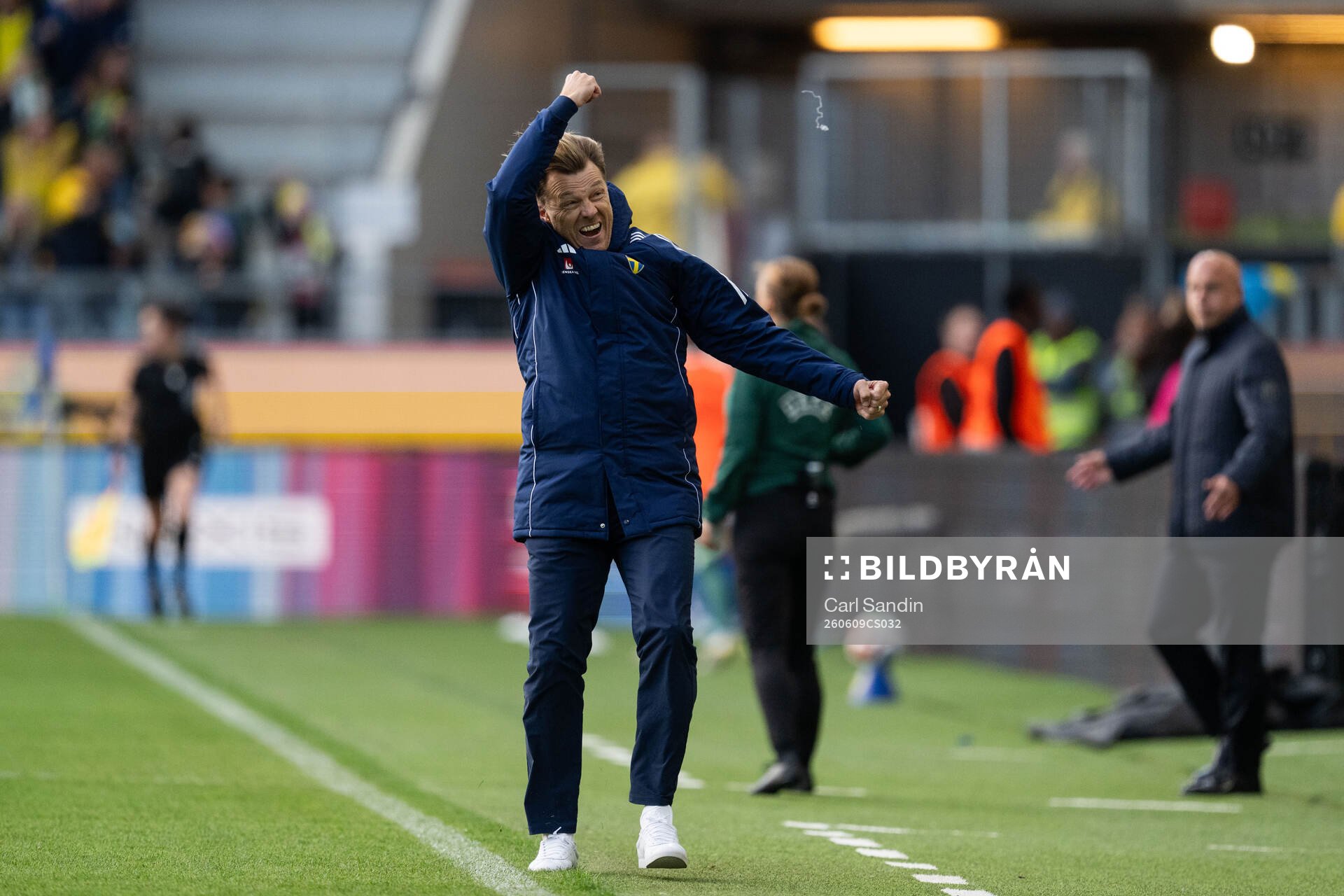 Head coach Tony Gustavsson of Sweden celebrates