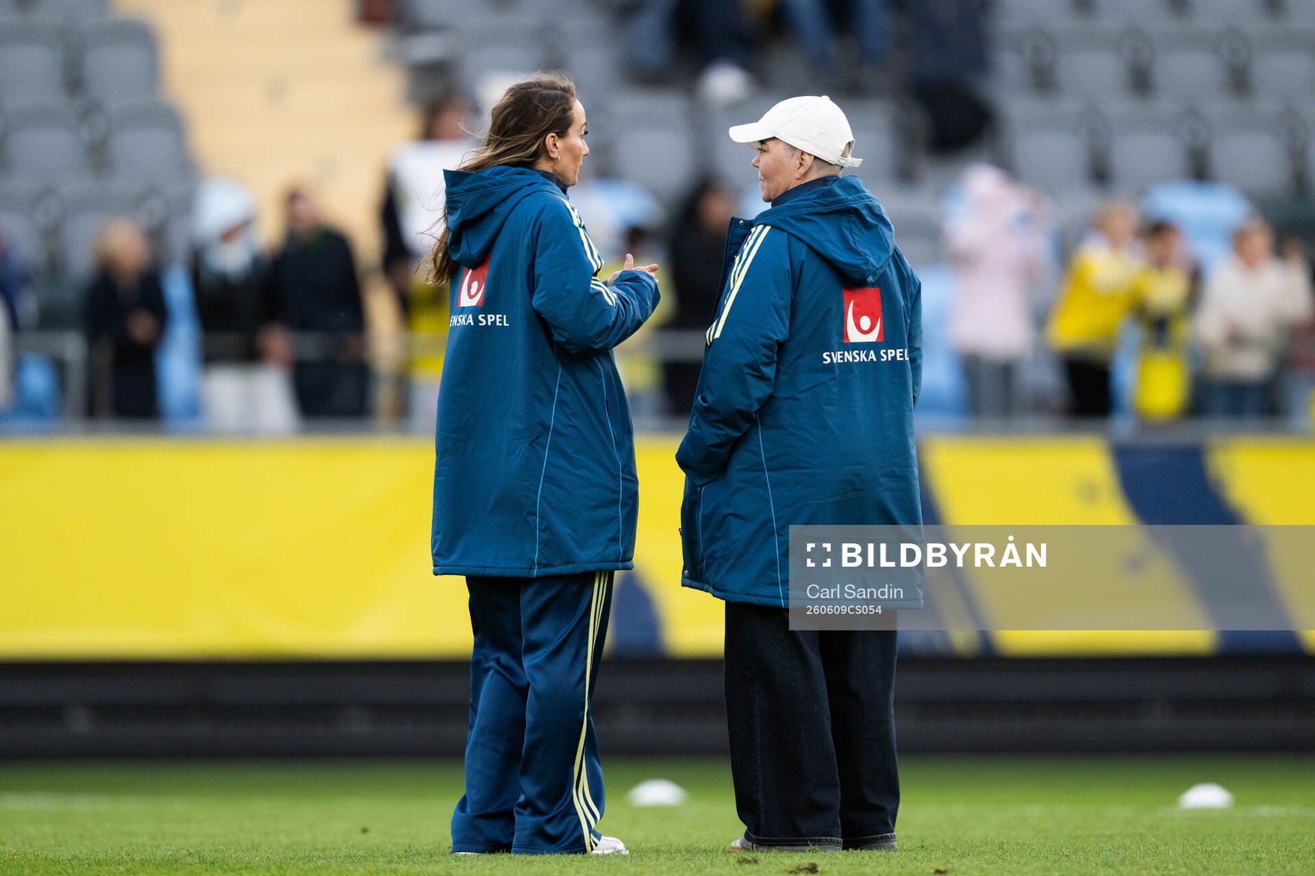 Kosovare Asllani and Senior advisor Marika Domanski Lyfors