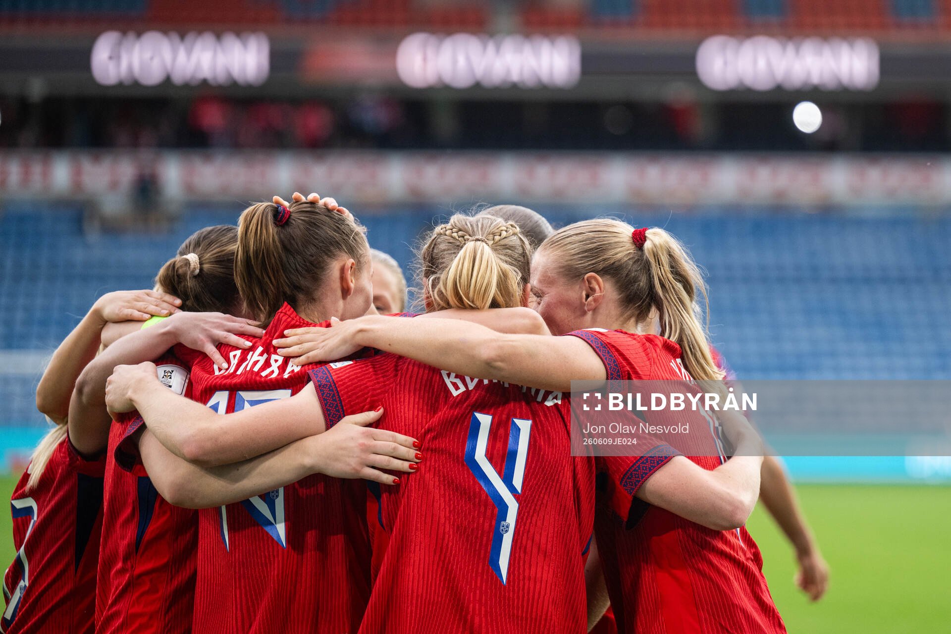Players of Norway celebrates