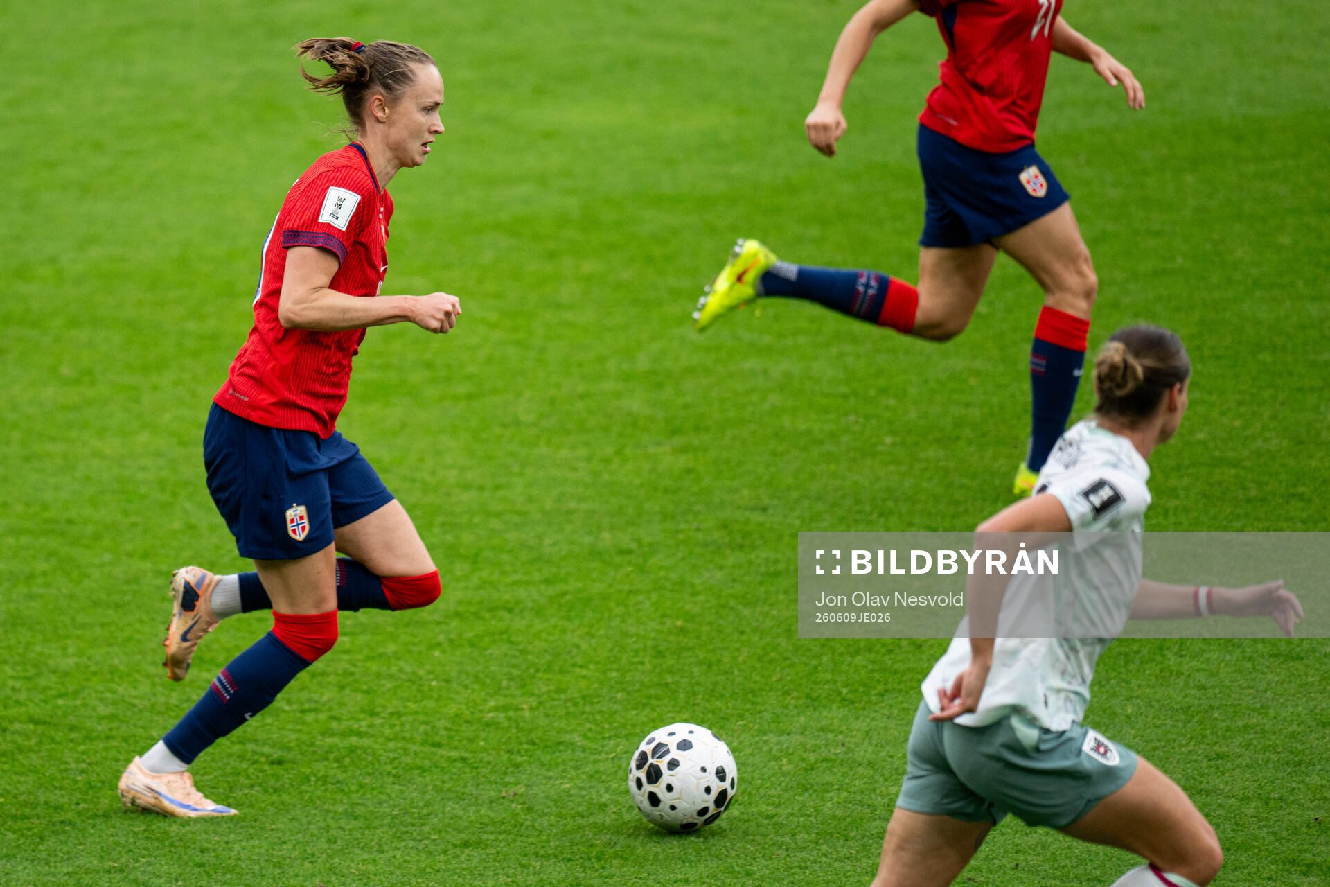 Caroline Graham Hansen and Lisa Naalsund of Norway