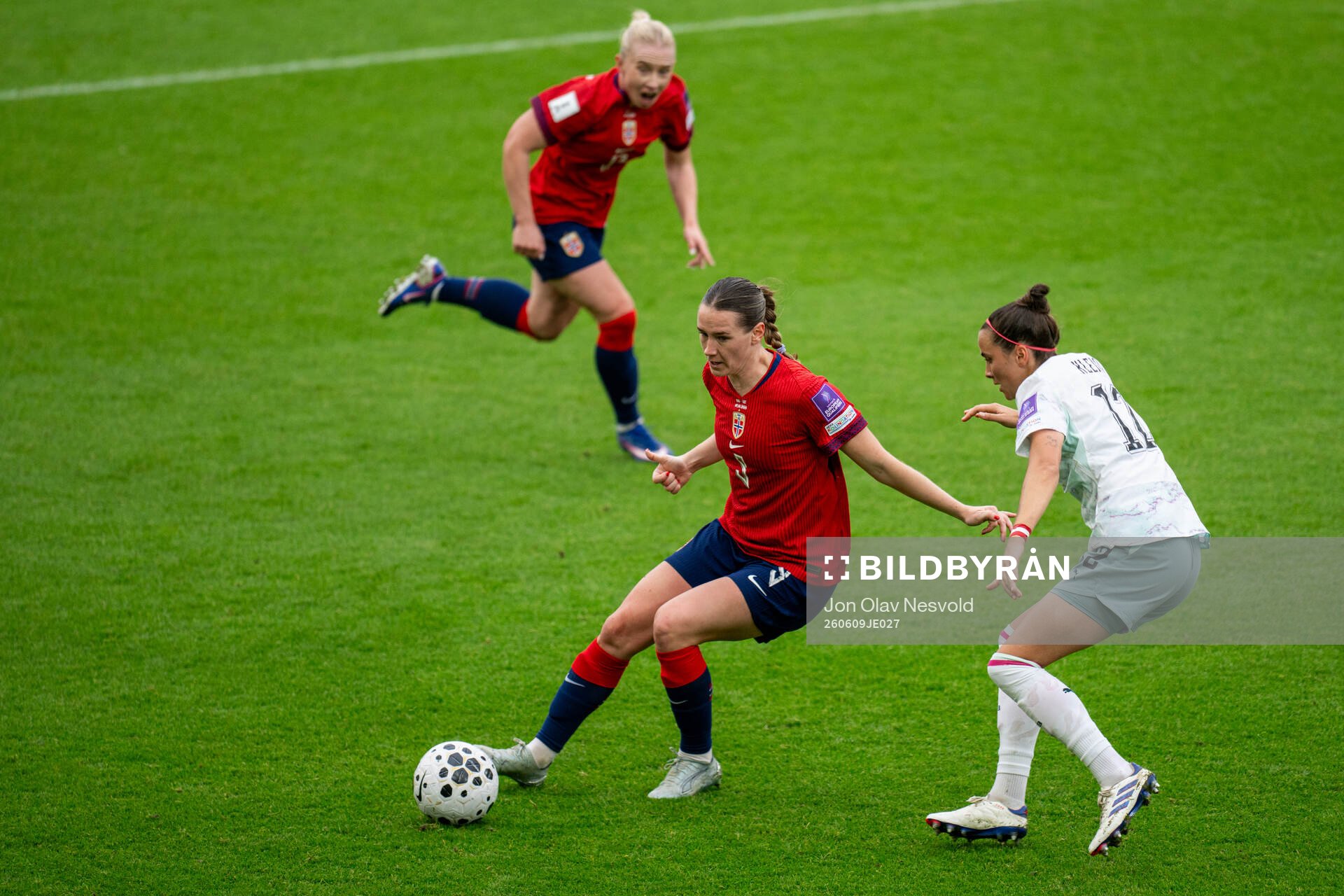 Elisabeth Terland of Norway and Jennifer Klein of Austria