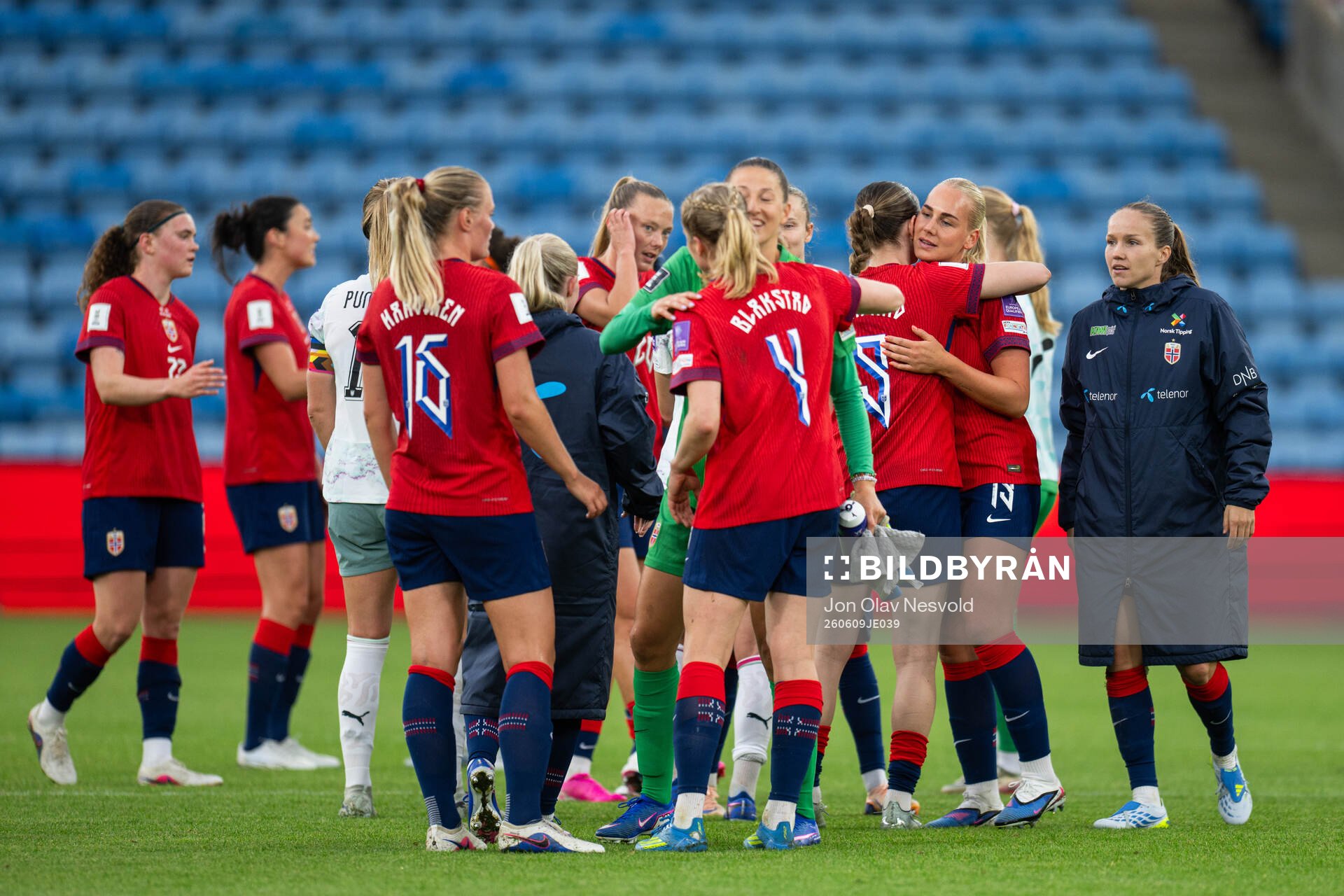 Players of Norway celebrates