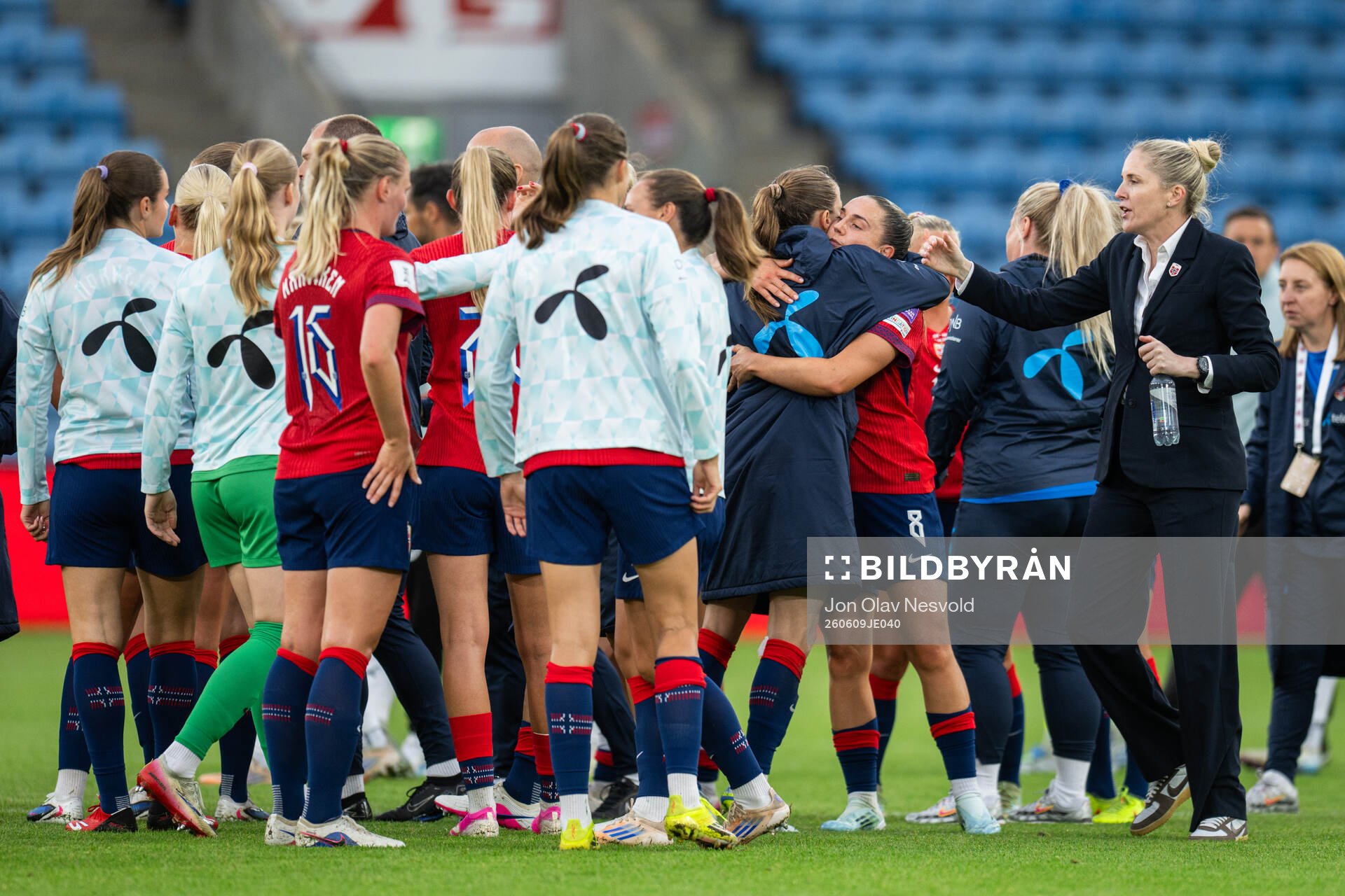 Head coach Gemma Grainger of Norway together with the