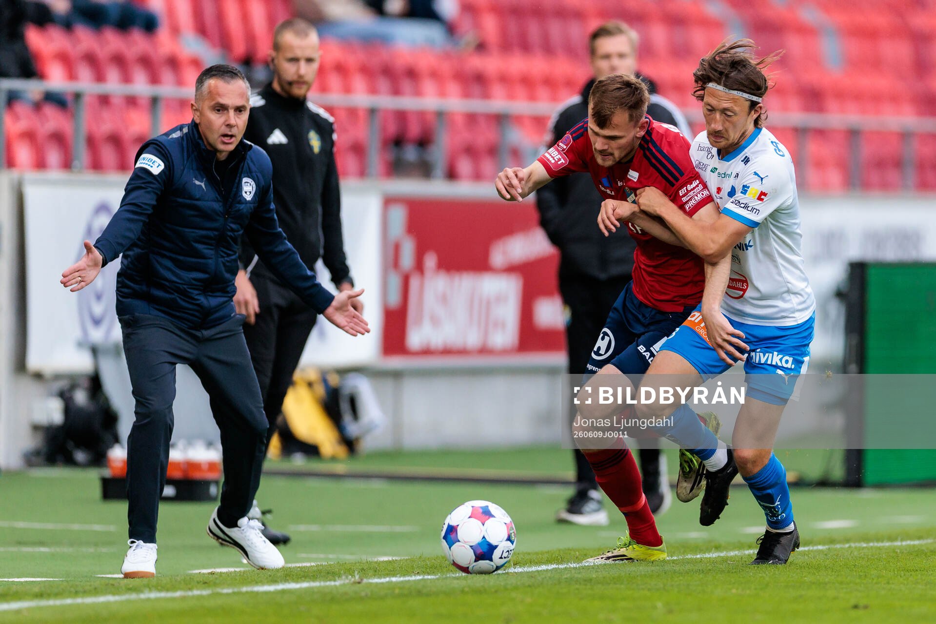 IFK Värnamos tränare Srdjan Tufegdzic och Östers Oscar