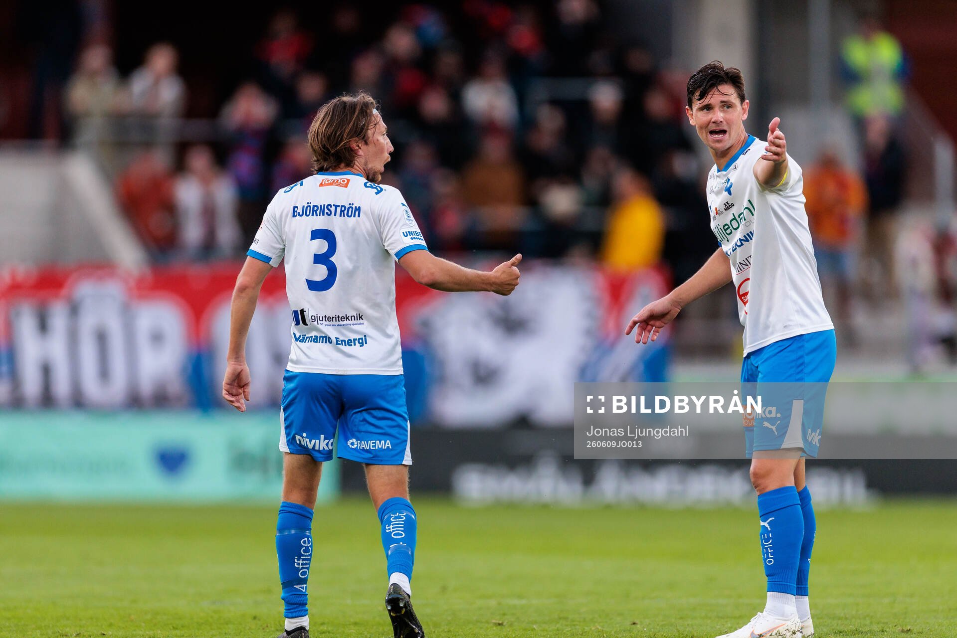 IFK Värnamos Axel Björnström och Marcus Antonsson deppar