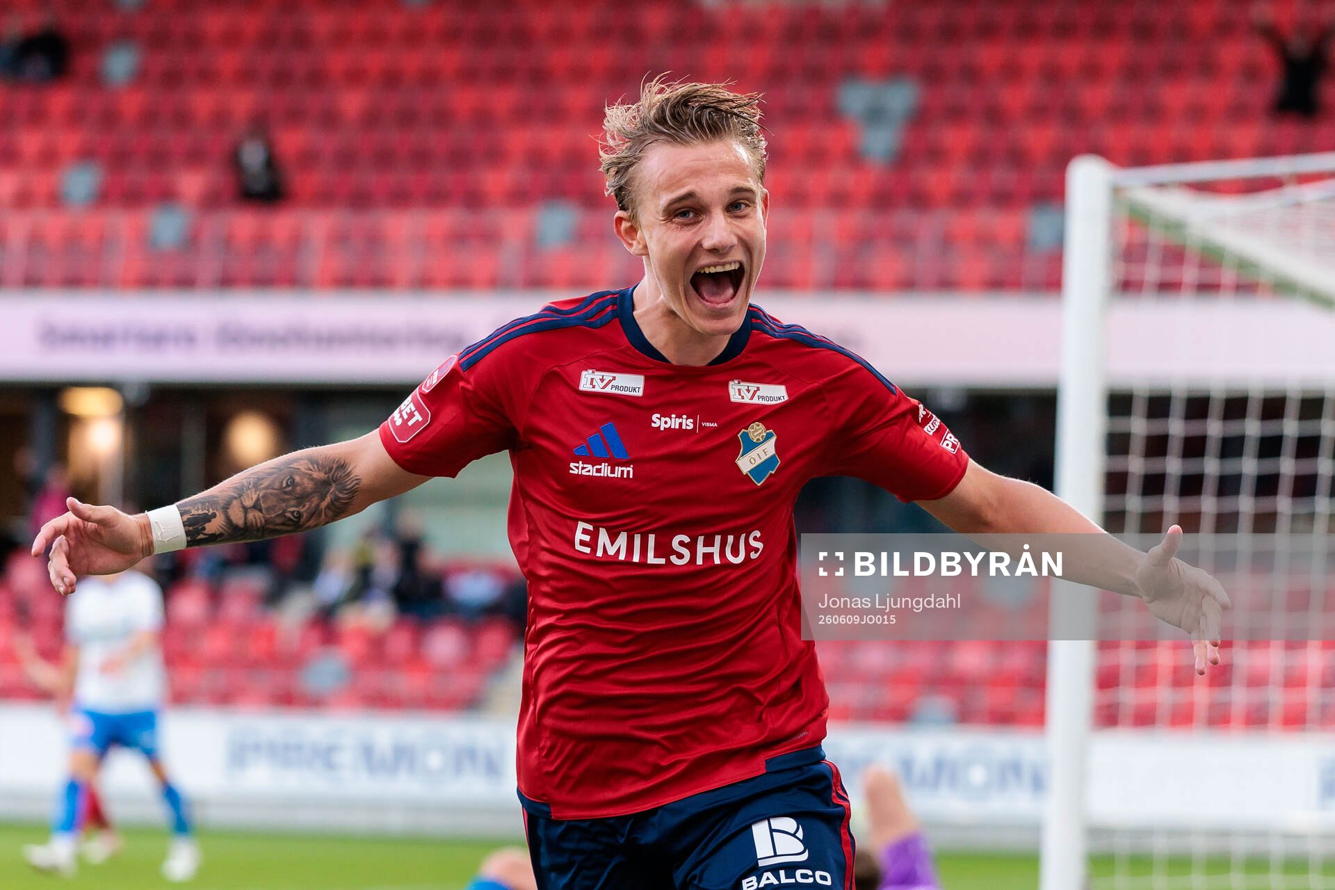 Östers Linus Carlstrand jublar