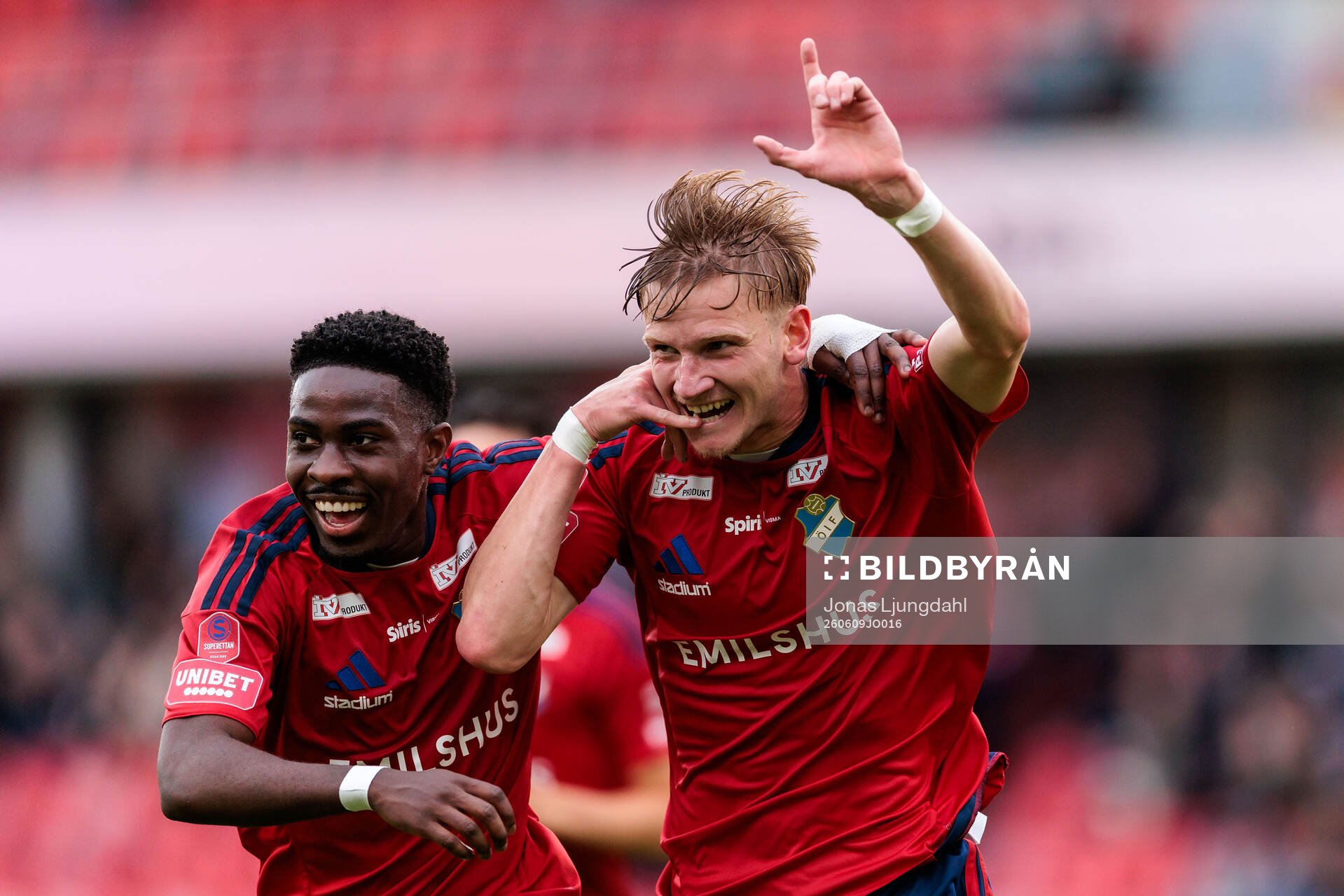 Östers Raymond Adjei och Karl Wendt jublar