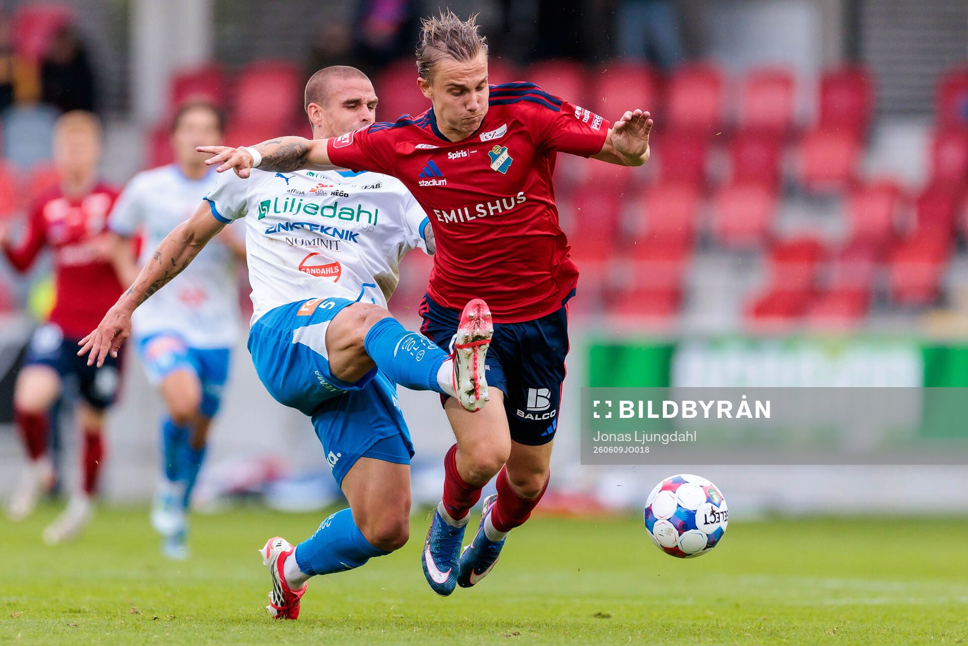 IFK Värnamos Douglas Bergqvist och Östers Linus Carlstrand
