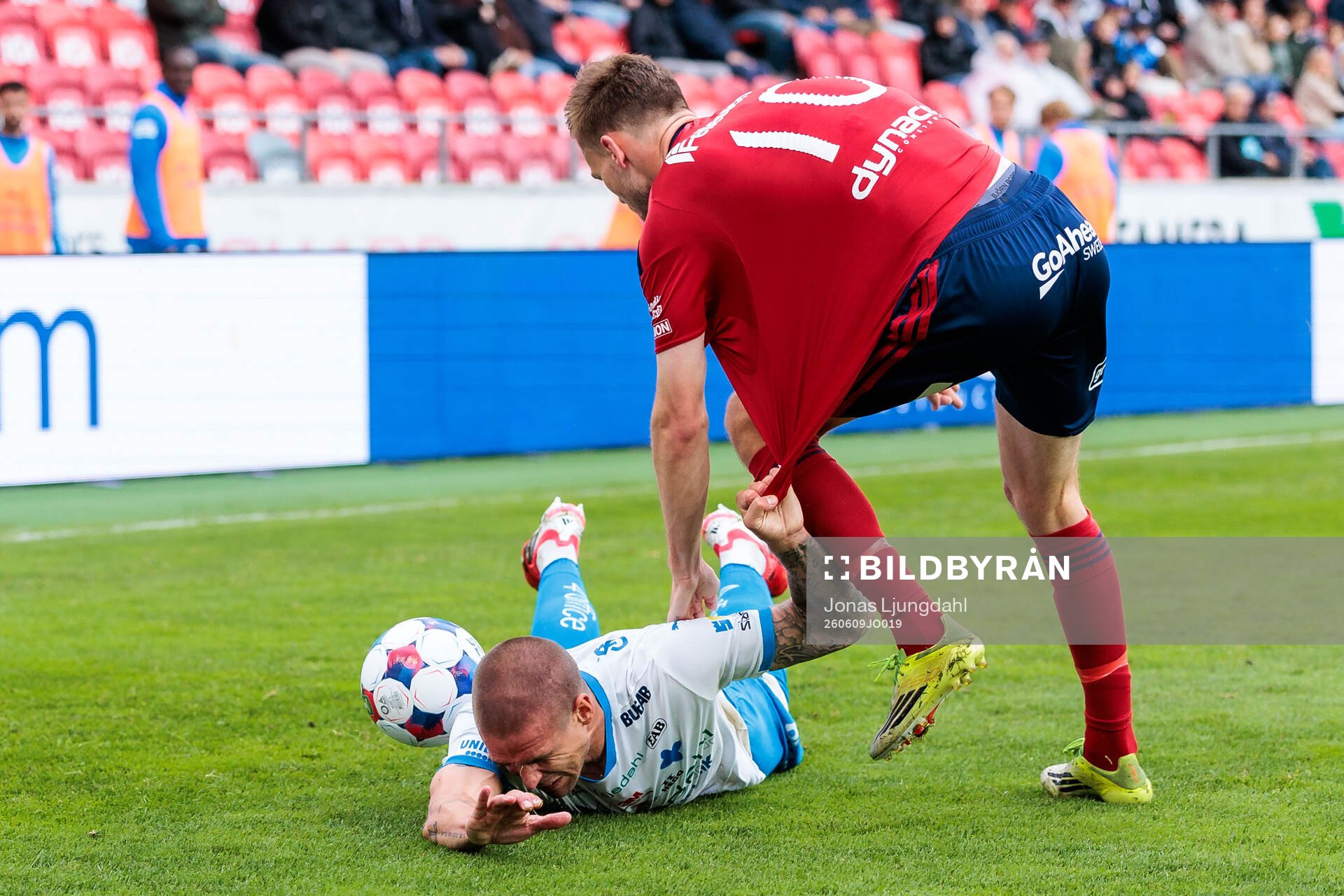 IFK Värnamos Douglas Bergqvist och Östers Oscar Uddenäs