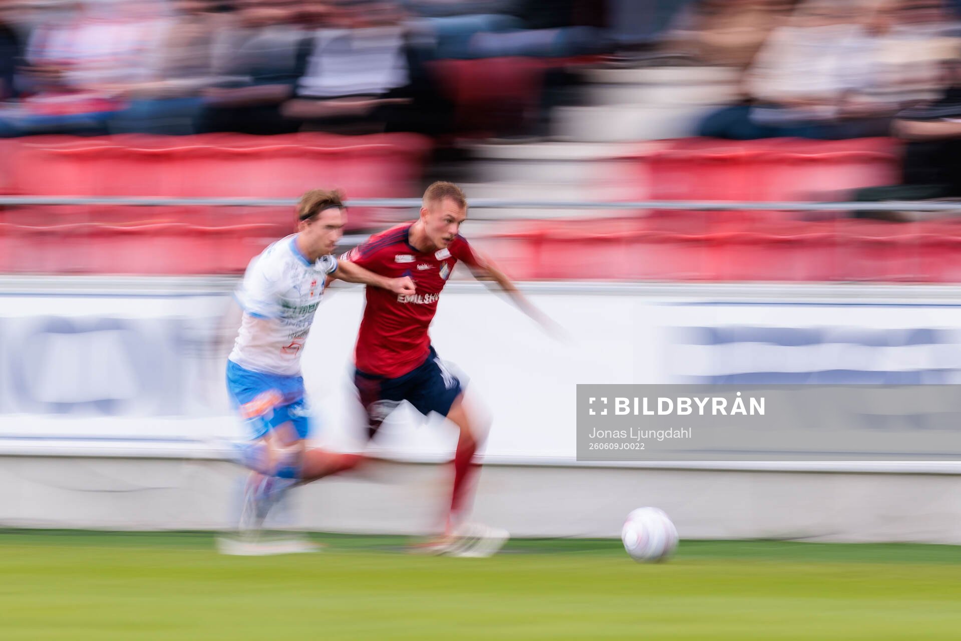 IFK Värnamos Carl Johansson och Östers Dennis Olsson