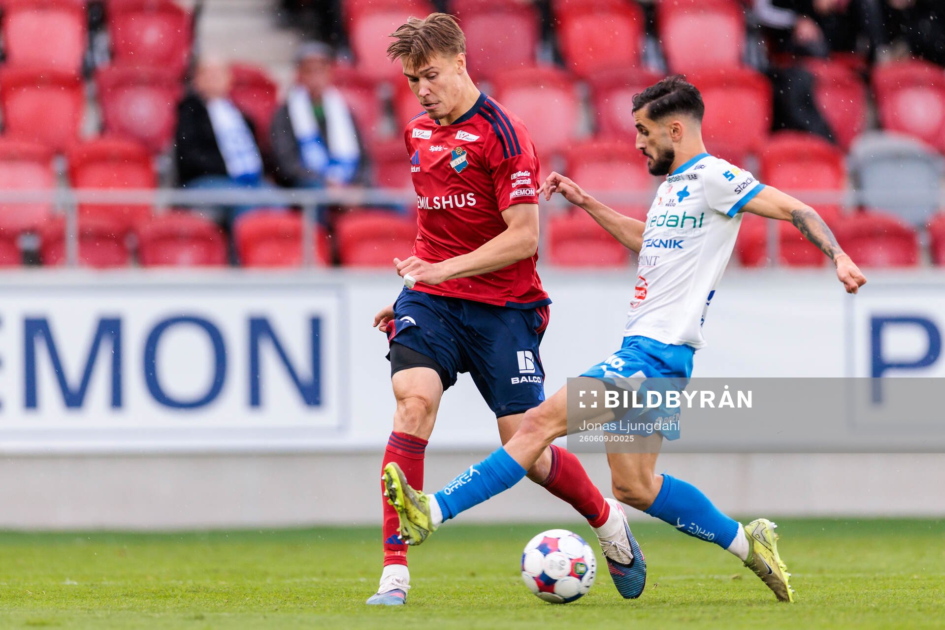 Östers Matias Tamminen och IFK Värnamos Noah Shamoun