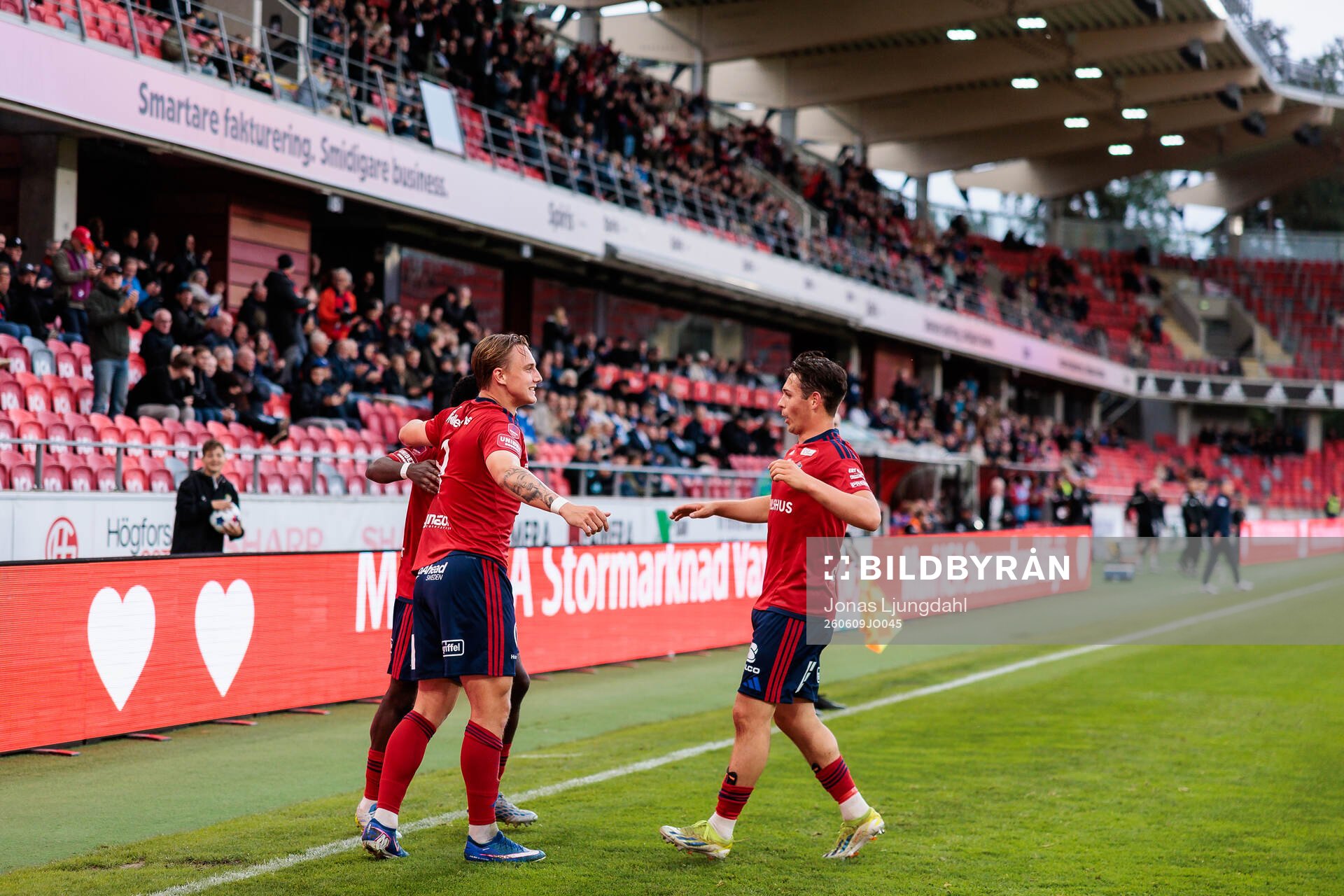 Östers Linus Carlstrand och Hannes Bladh Pijaca jublar