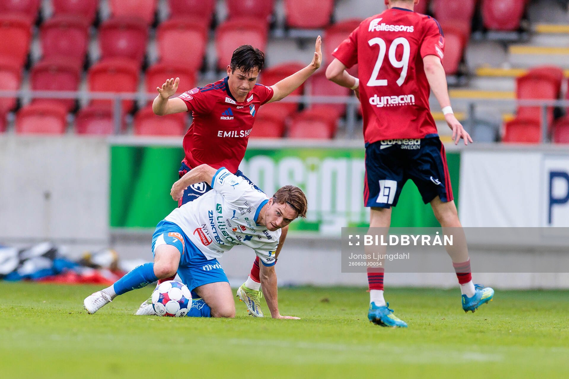 Östers Hannes Bladh Pijaca och IFK Värnamos Carl Johansson