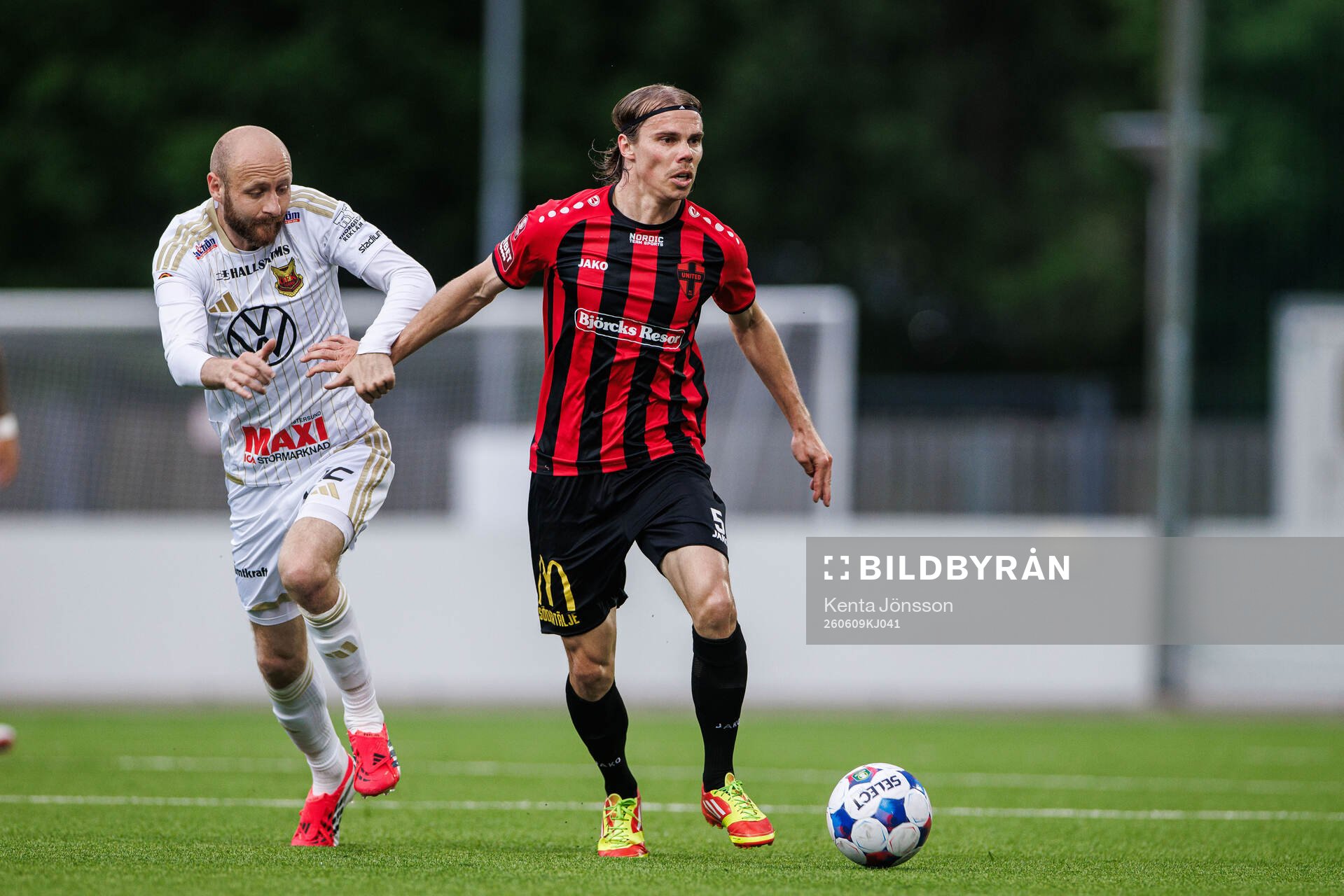 Östersunds Curtis Edwards och Nordic Uniteds Elias