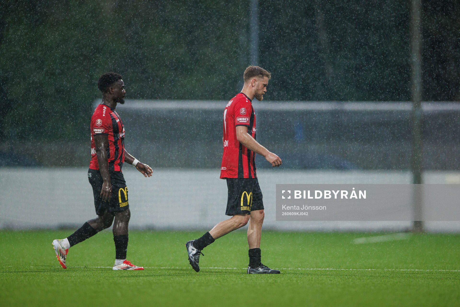 Nordic Uniteds Emmanuel Swedi och Teo Grönborg deppar