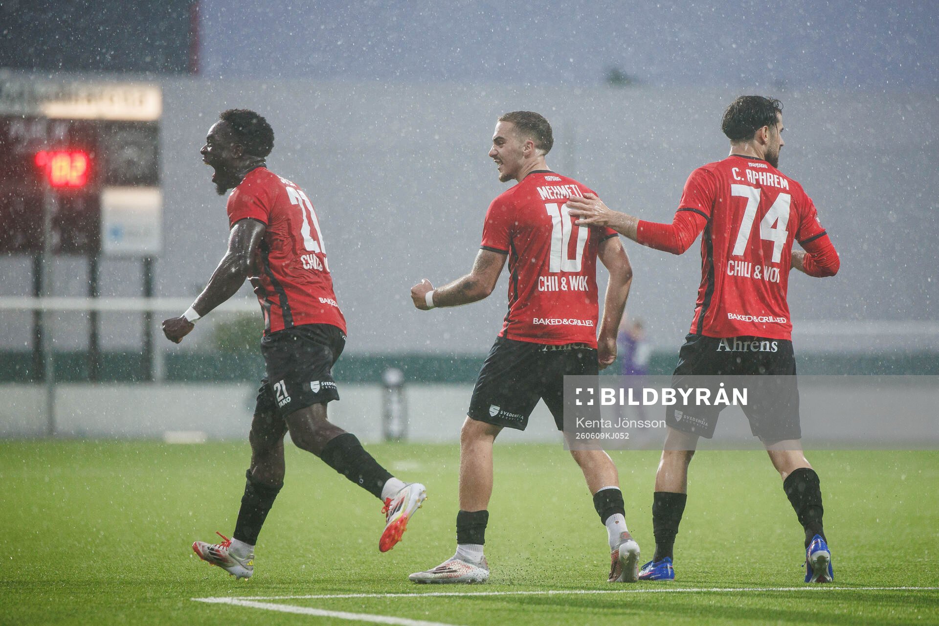 Nordic Uniteds Lorent Mehmeti jublar