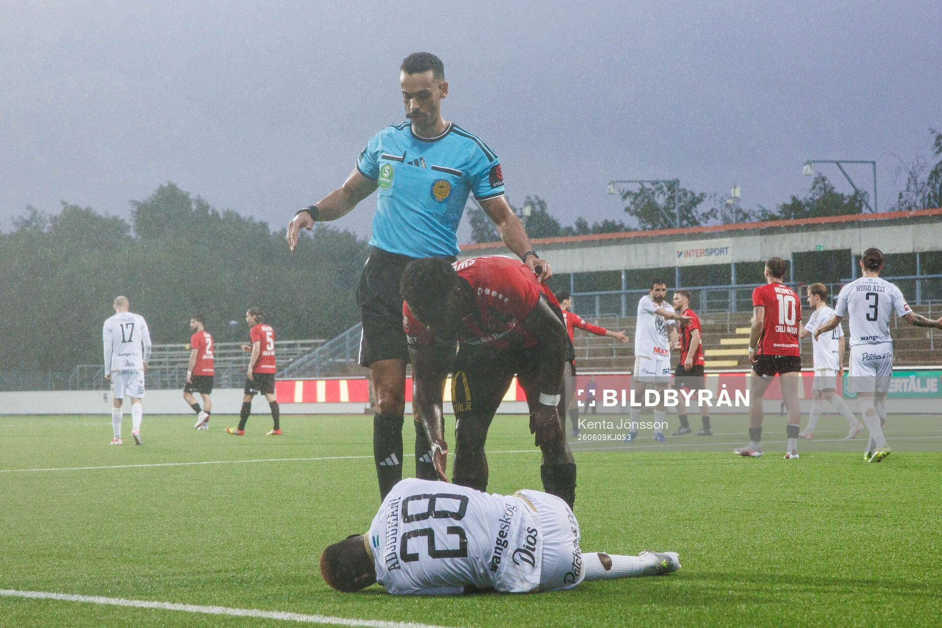 Östersunds Assiedou Yannick Armel Adjoumani deppar