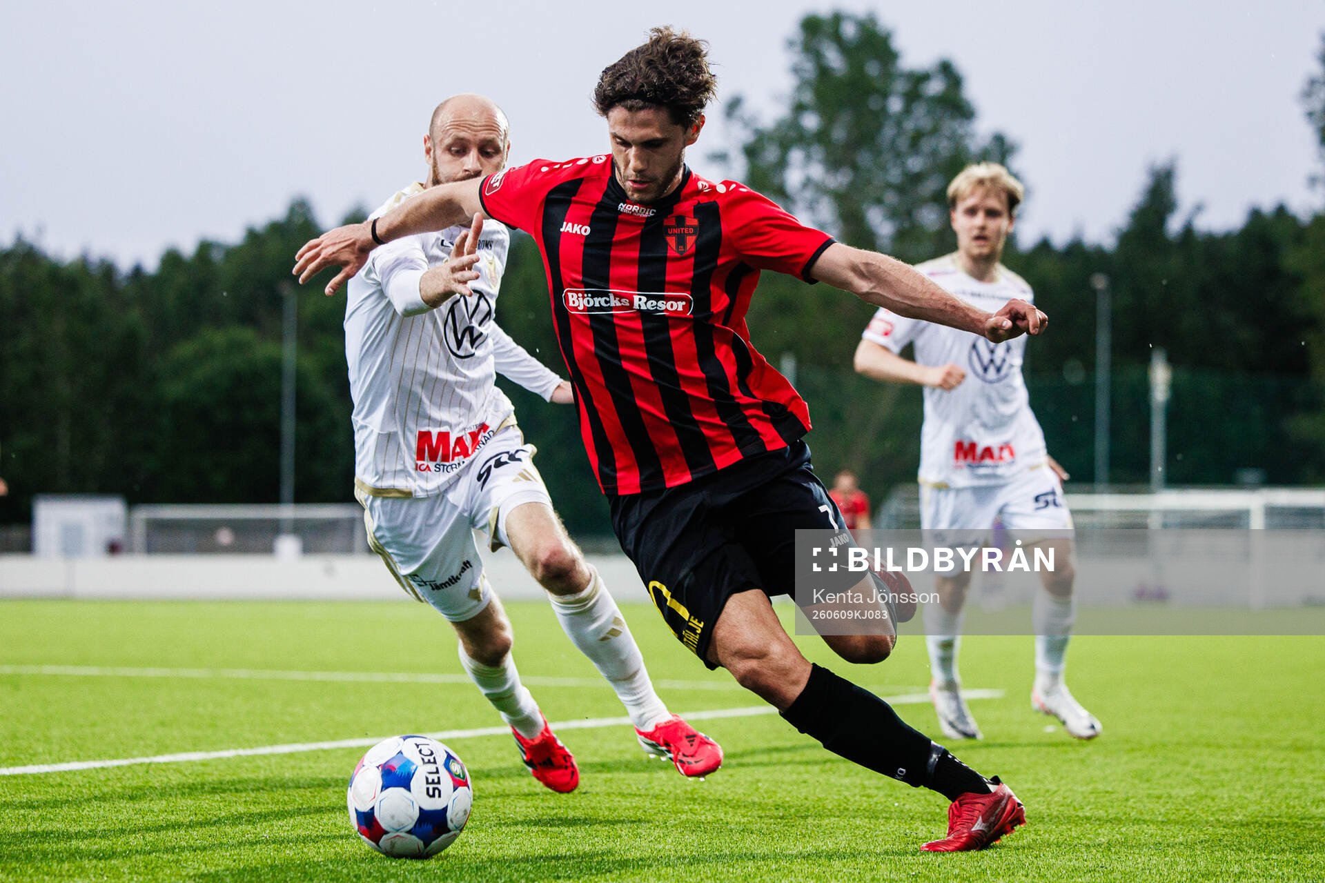 Nordic Uniteds Amar Eminovic och Östersunds Curtis Edwards