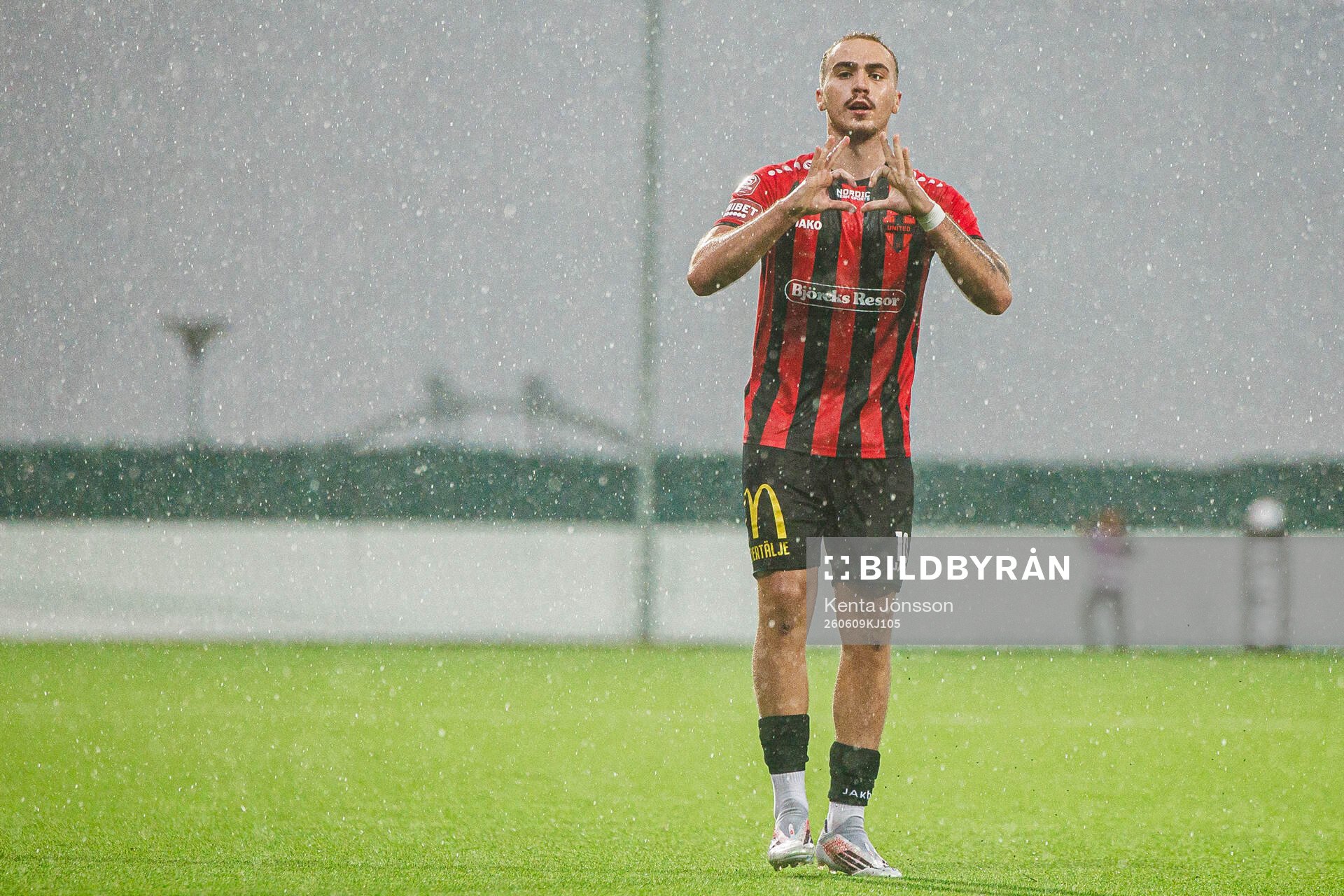 Nordic Uniteds Lorent Mehmeti jublar