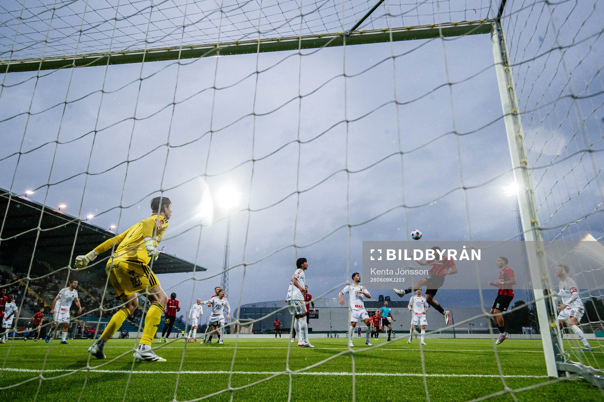 Östersunds målvakt Melker Uppenberg och Nordic Uniteds