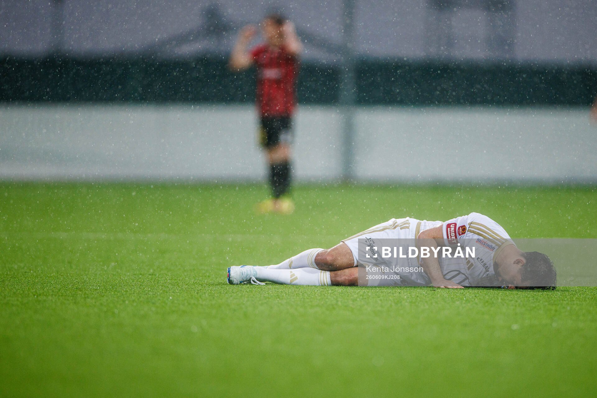 Östersunds Emil Özkan har ont