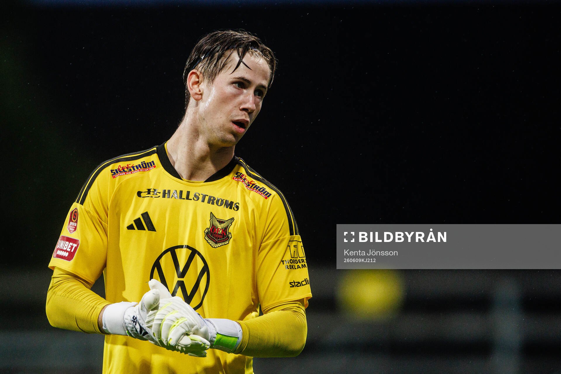 Östersunds målvakt Melker Uppenberg deppar