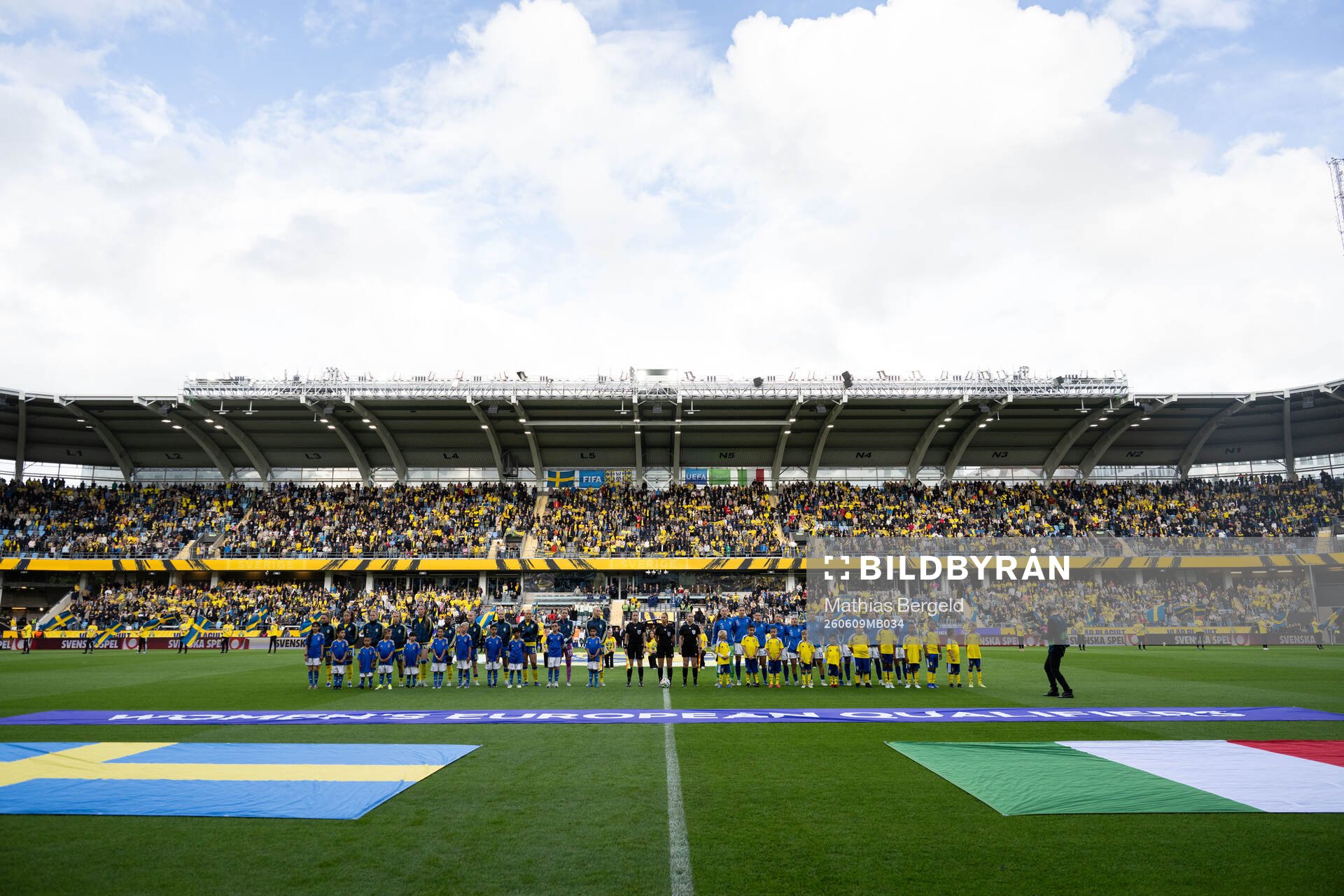 Players of Italy and of Sweden