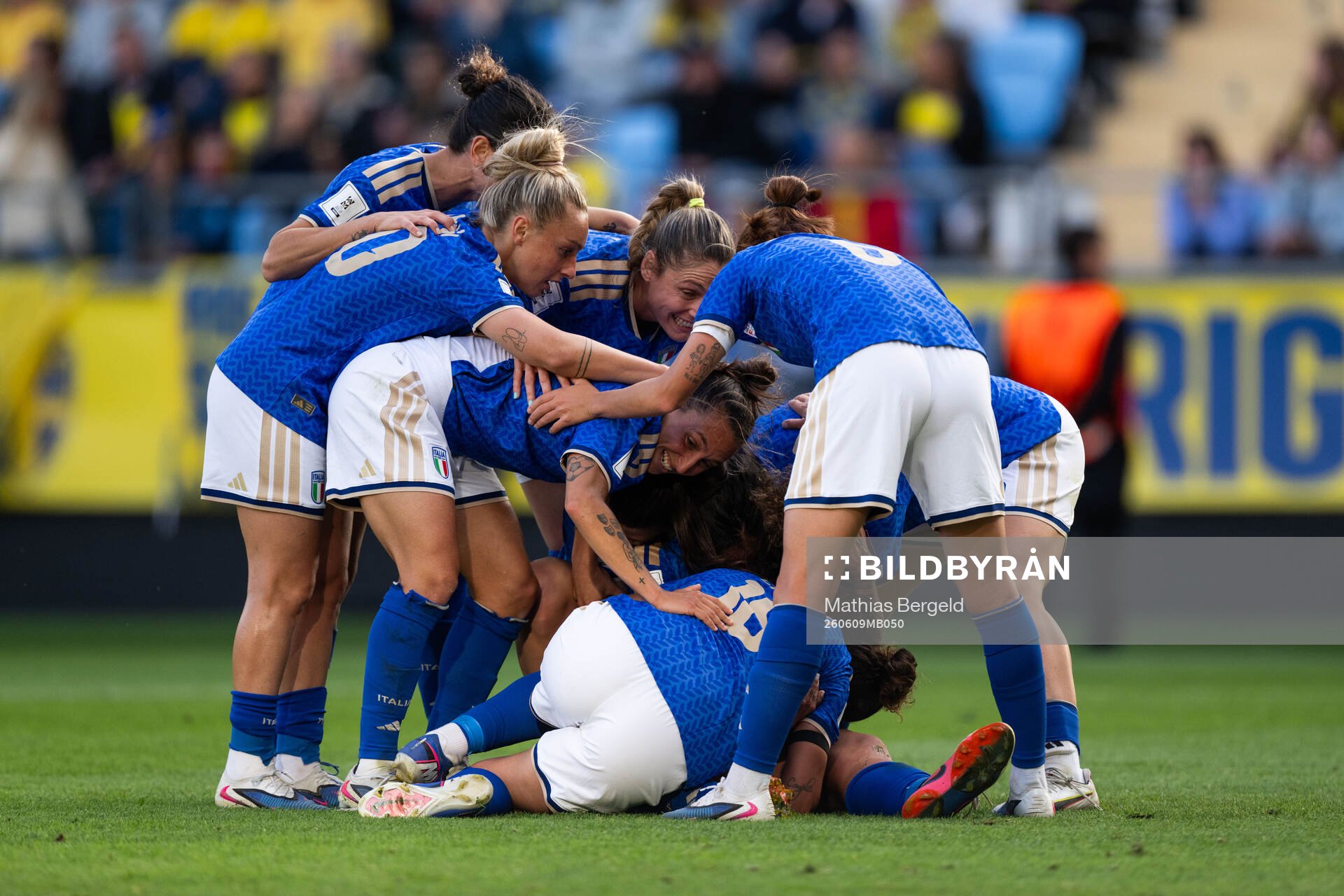 Martina Piemonte of Italy celebrates with team mates