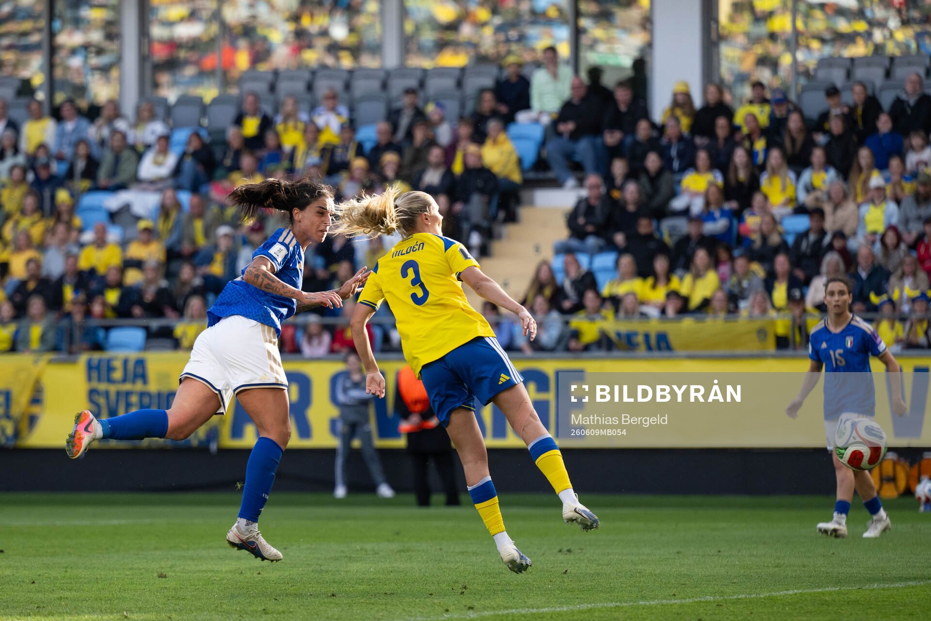 Martina Piemonte of Italy scores 0-2 behind Amanda Nildén