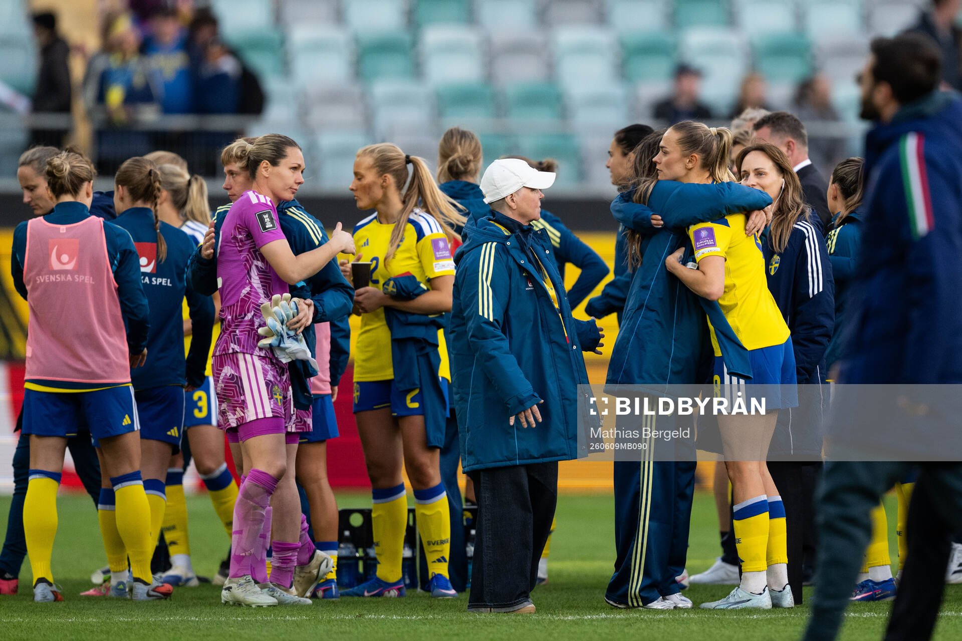 Senior advisor Marika Domanski Lyfors, Kosovare Asllani and
