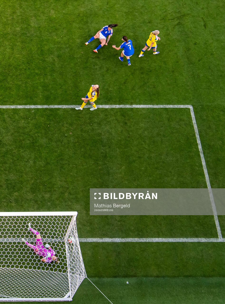 Martina Piemonte of Italy celebrates