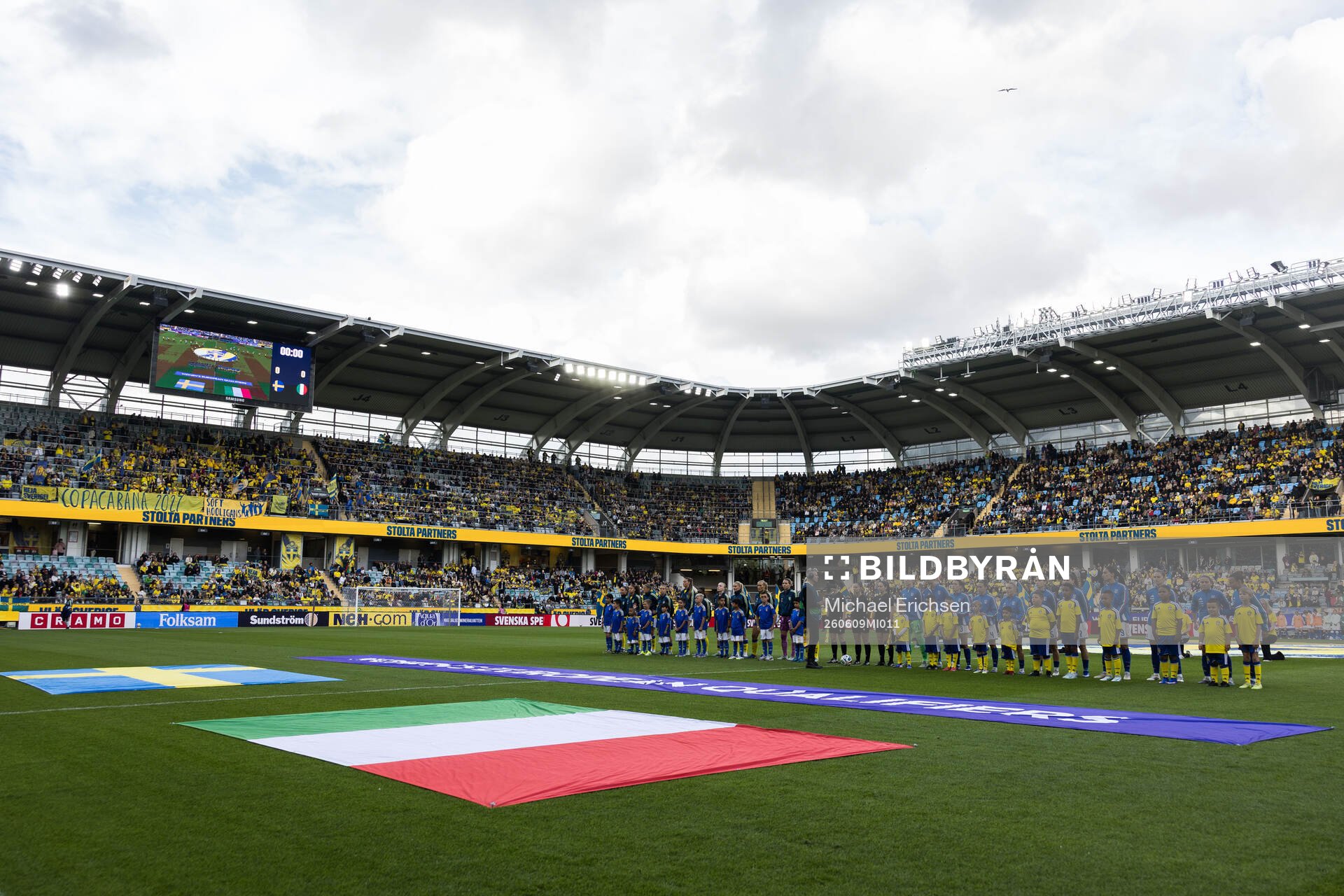 Players of Italy and of Sweden
