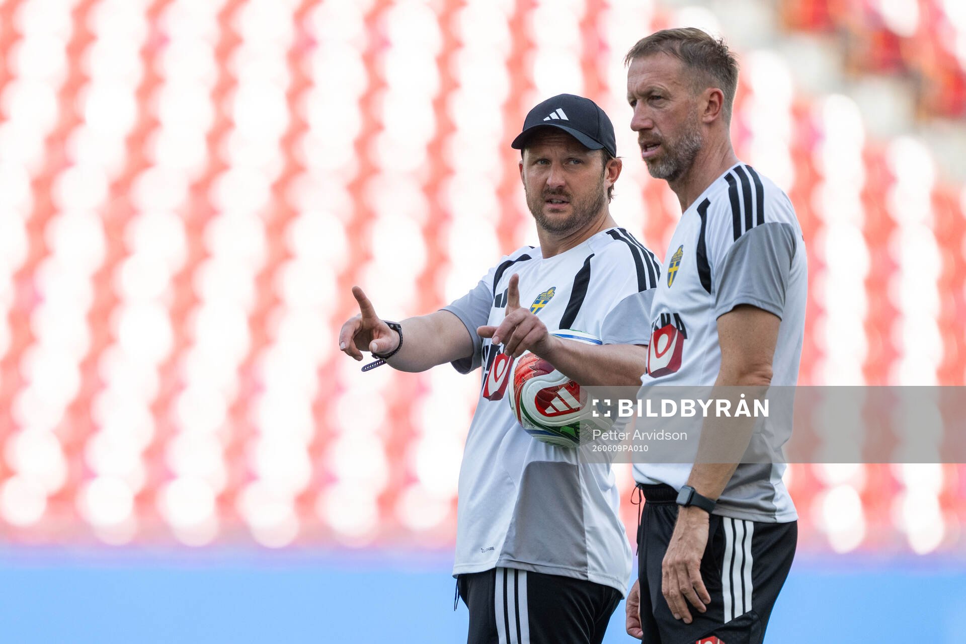 Assistant coach Björn Hamberg and head coach Graham Potter