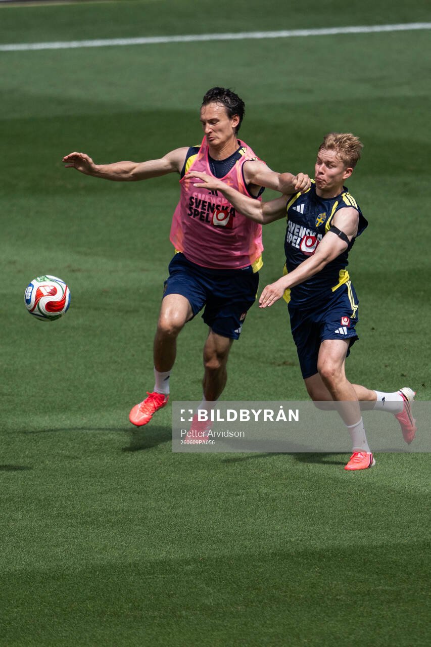 Hjalmar Ekdal and Daniel Svensson of the Swedish national