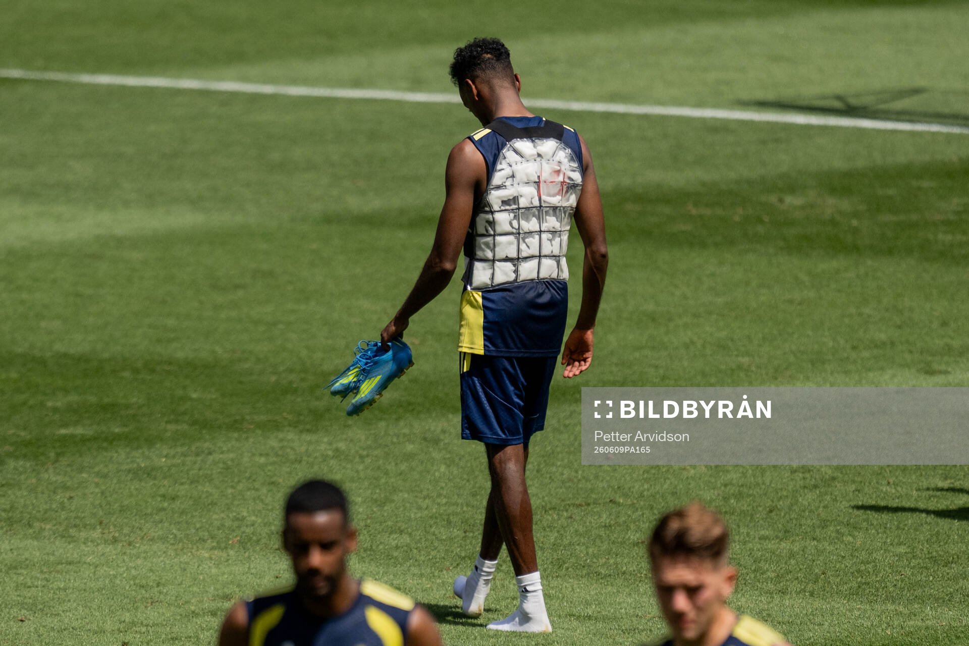 Taha Ali of the Swedish national football team in a cooling