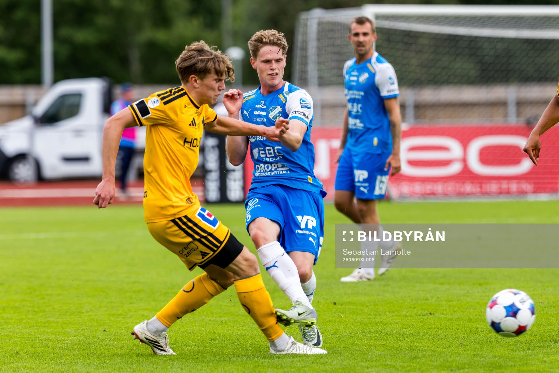 IFK Norrköpings Viggo Fälth och Oddevolds Elias Forsberg