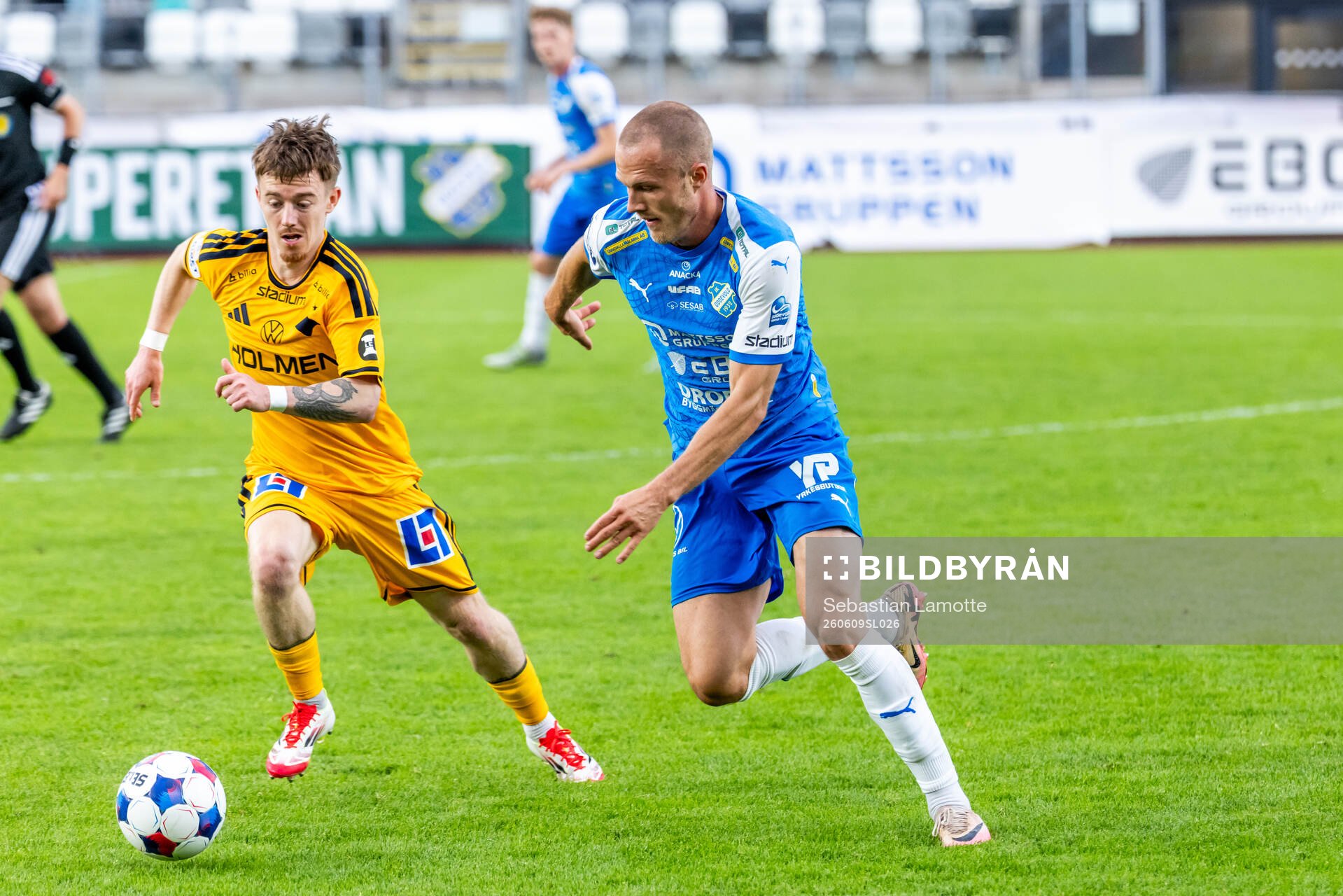 IFK Norrköpings Ryan Nelson och Oddevolds Gabriel Sandberg