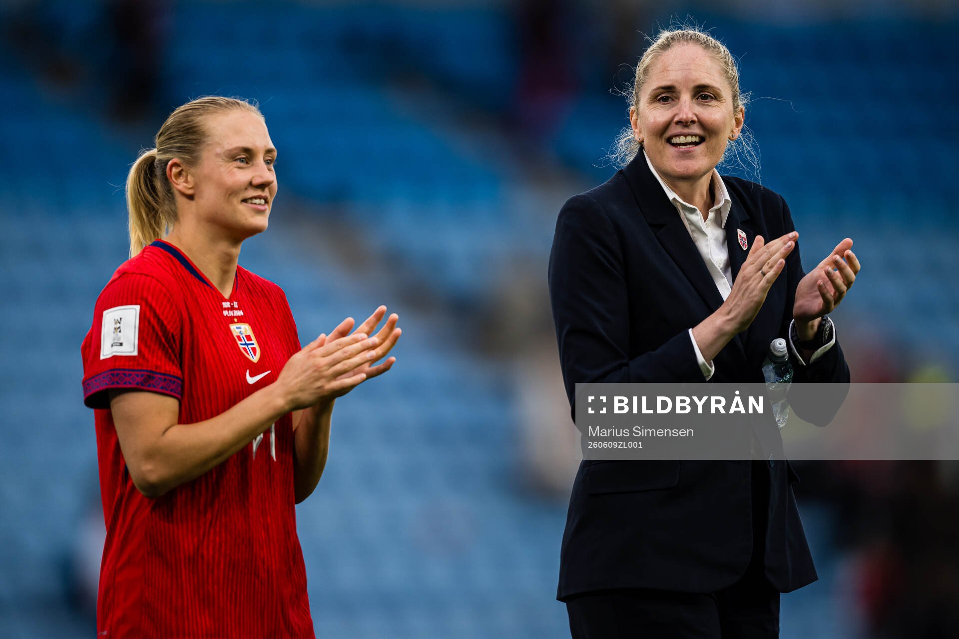 Lisa Naalsund and head coach Gemma Grainger of Norway