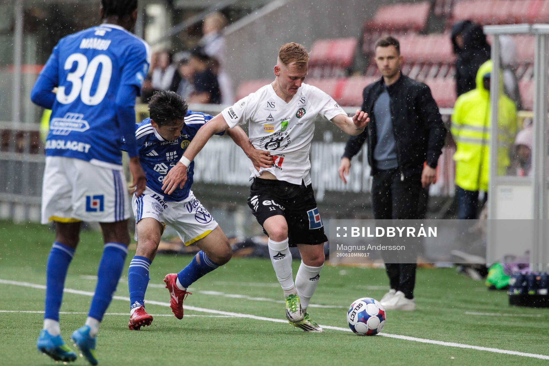GIF Sundsvalls Taiki Kagayama och Örebros Christopher