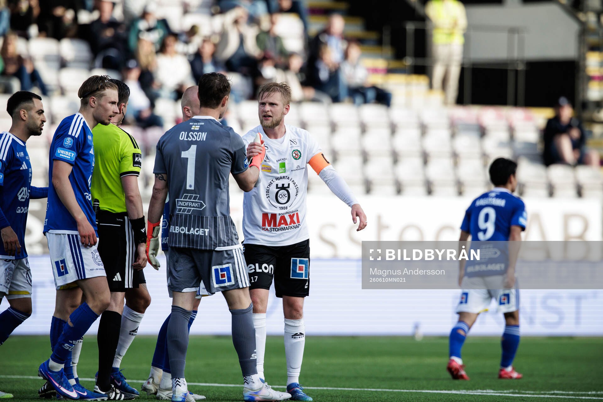 GIF Sundsvalls målvakt Jonas Olsson och Örebros Karl