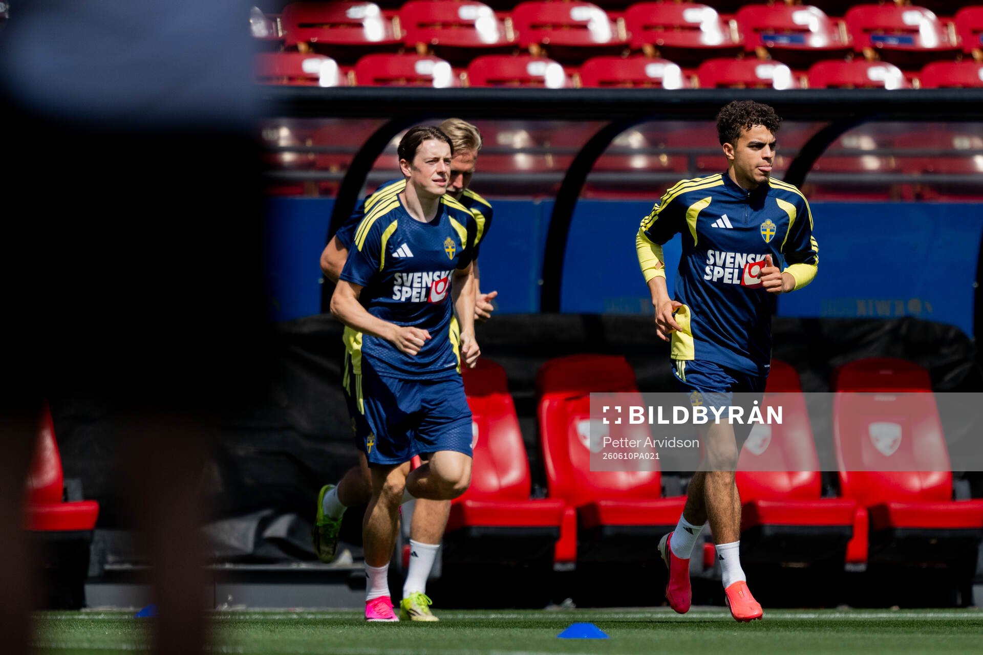 Elliot Stroud and Yasin Ayari of the Swedish national
