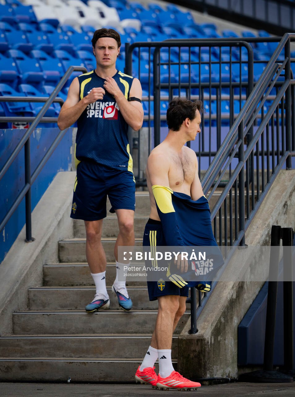 Mattias Svanberg and Hjalmar Ekdal of the Swedish national