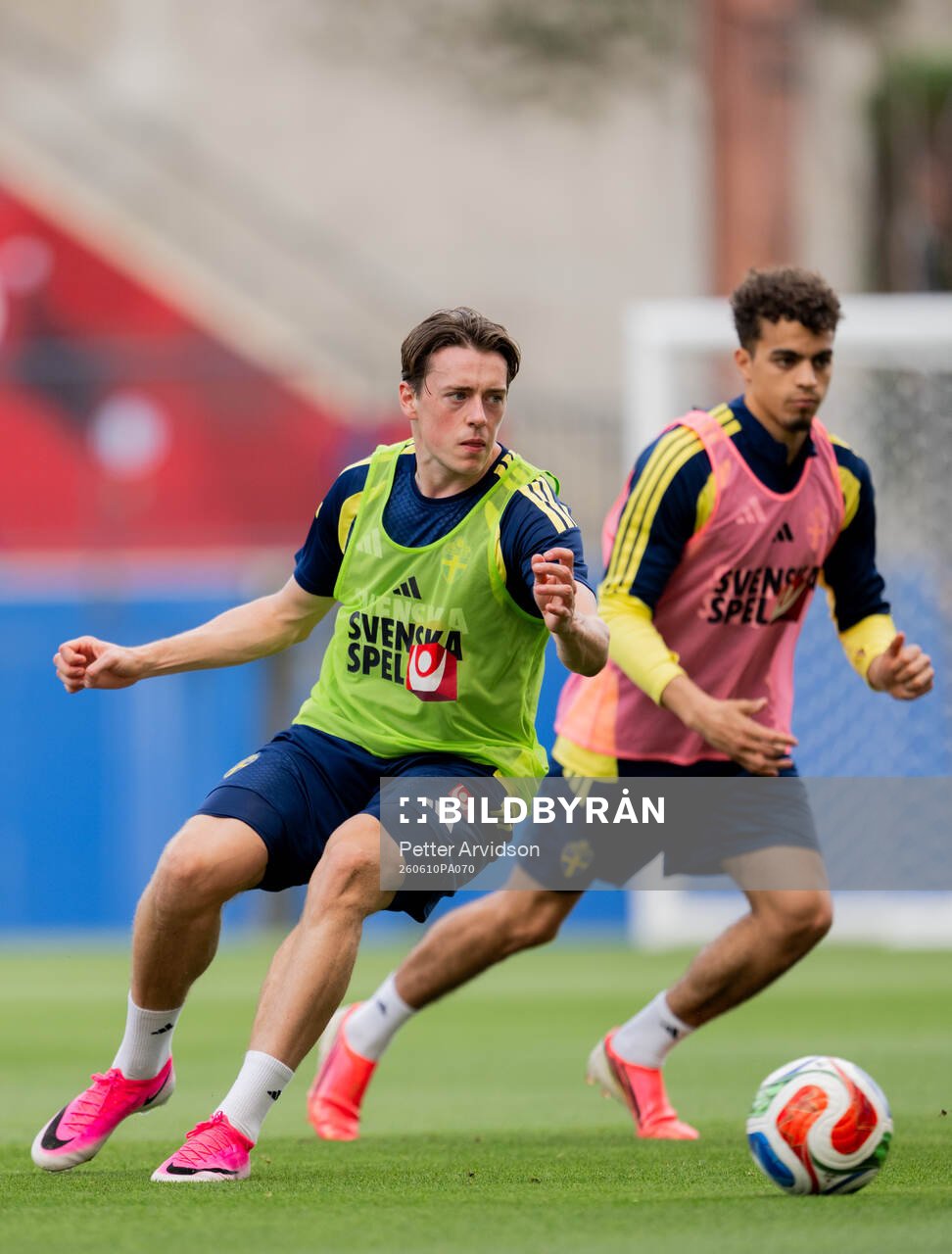 Elliot Stroud and Yasin Ayari of the Swedish national