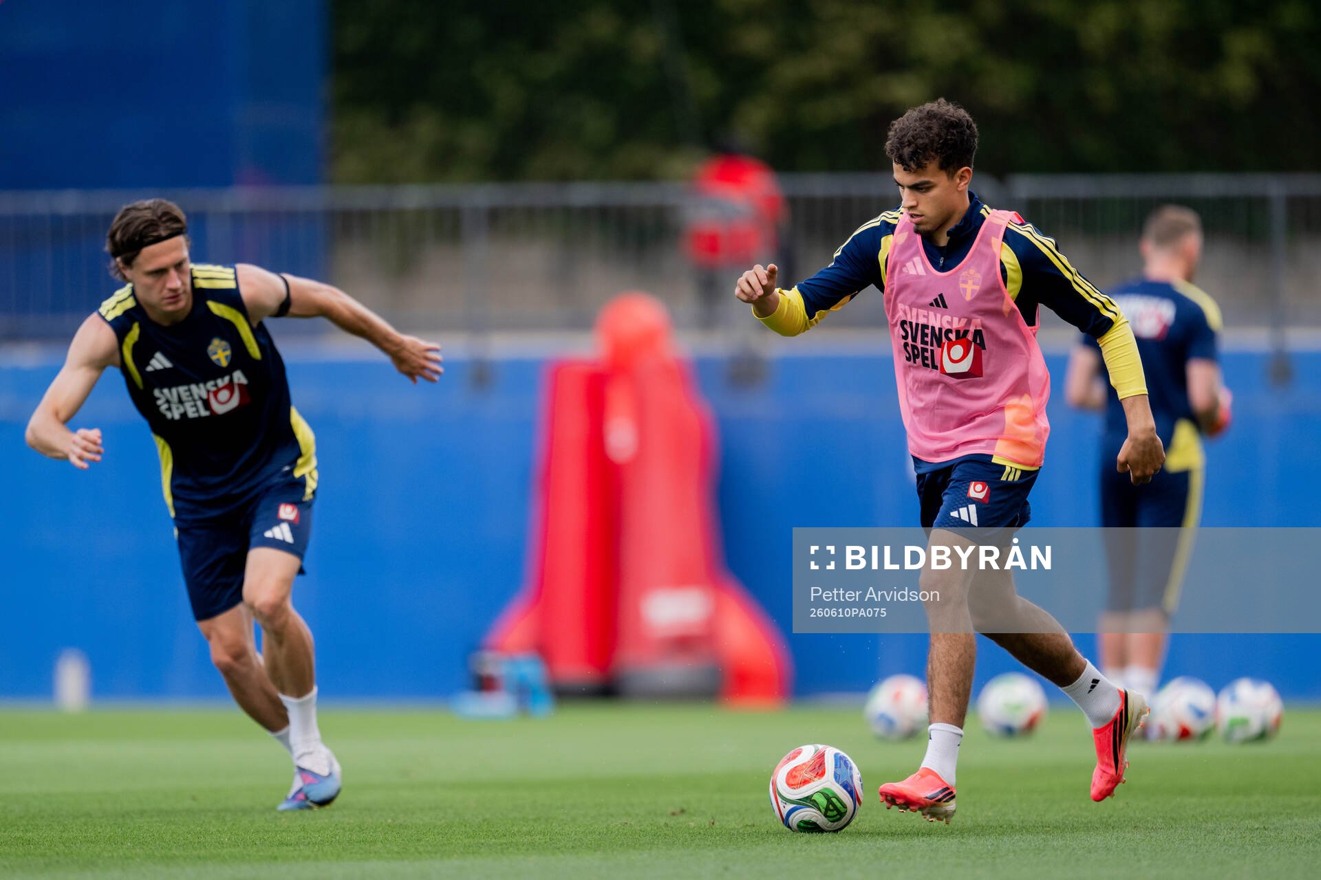 Mattias Svanberg and Yasin Ayari of the Swedish national