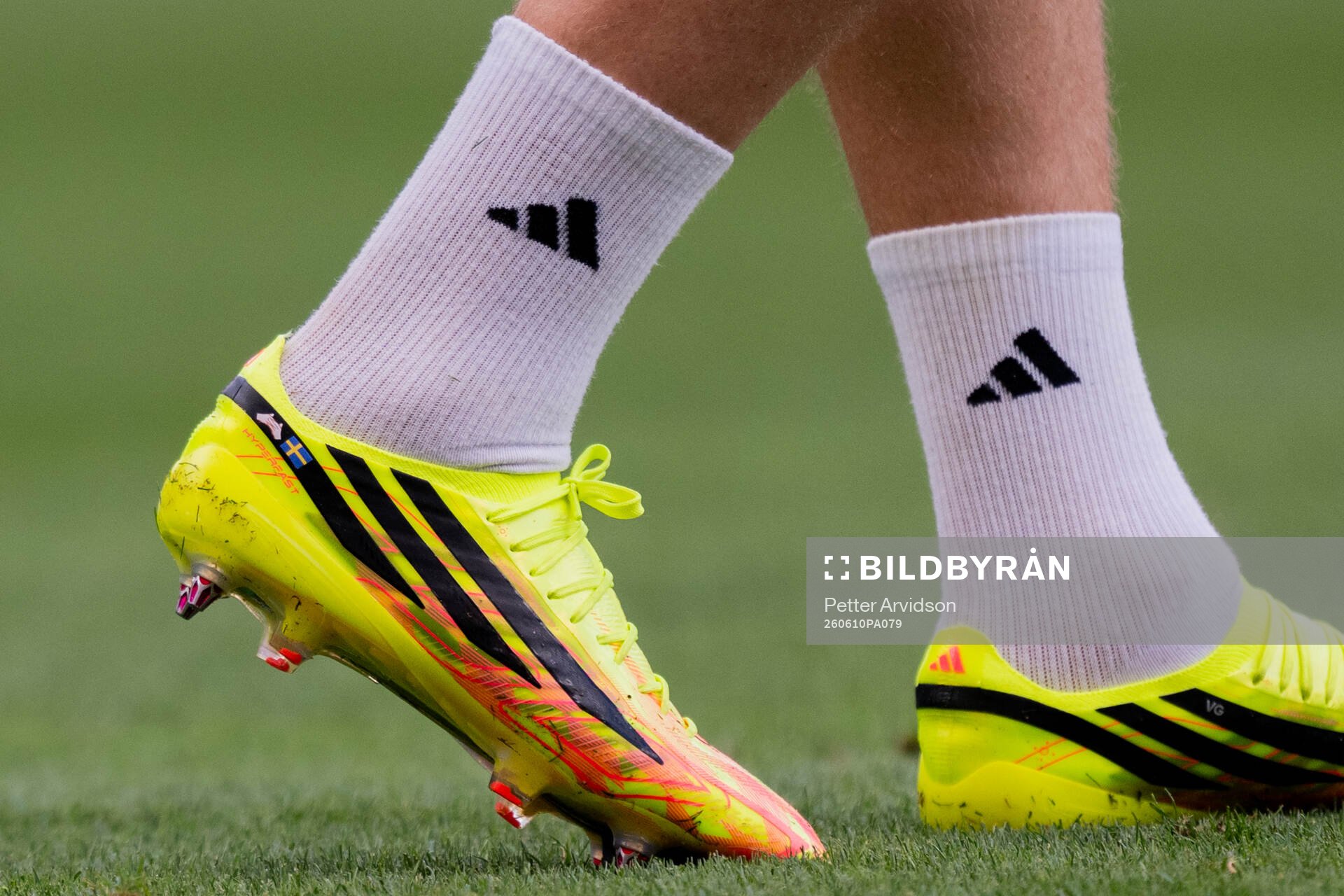 A detailed view of the shoes of Viktor Gyökeres of the