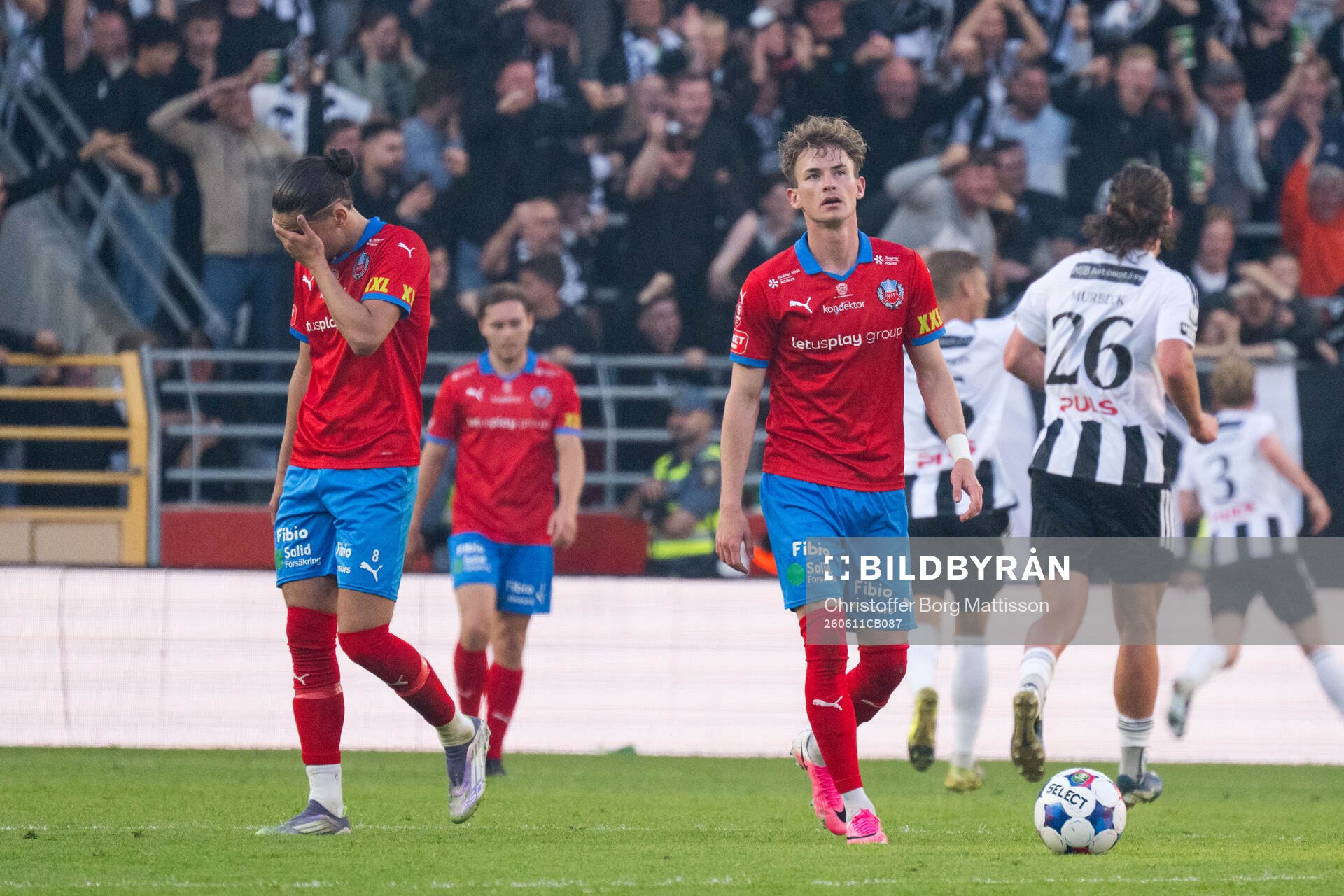 Helsingborgs Ervin Gigovic och Alexander Johansson deppar